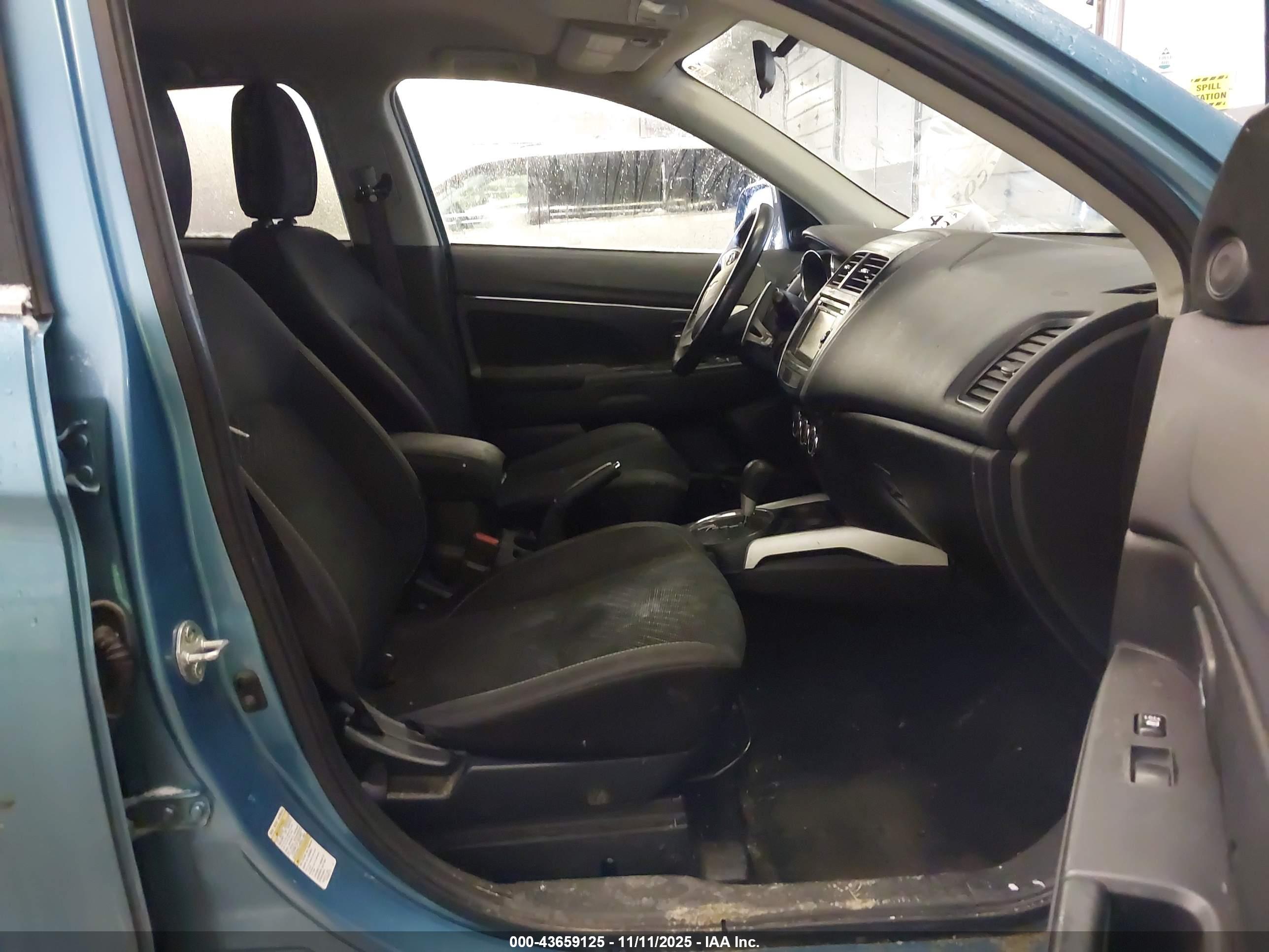 MITSUBISHI OUTLANDER image 5