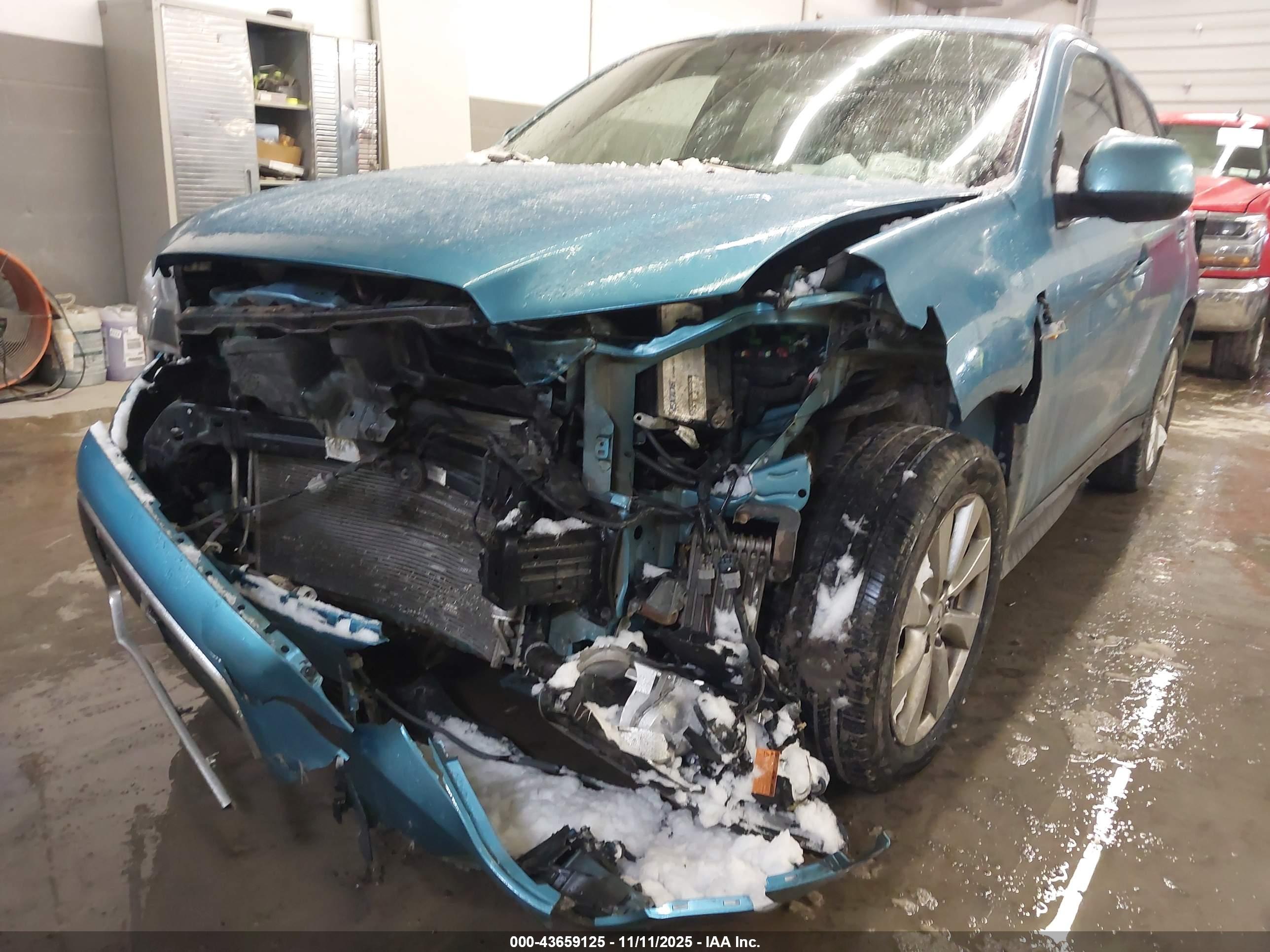 MITSUBISHI OUTLANDER image 6