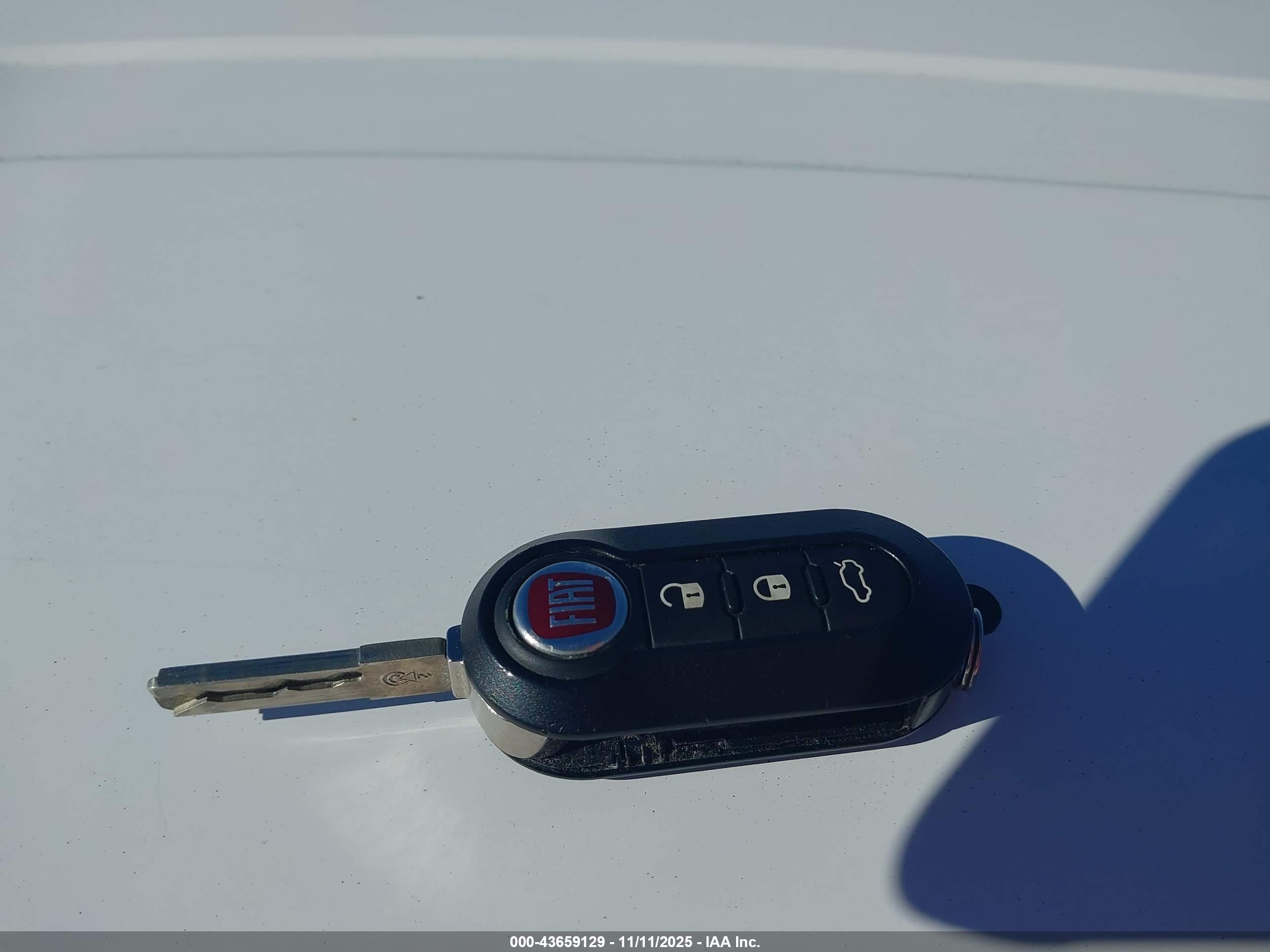 FIAT 500L image 11