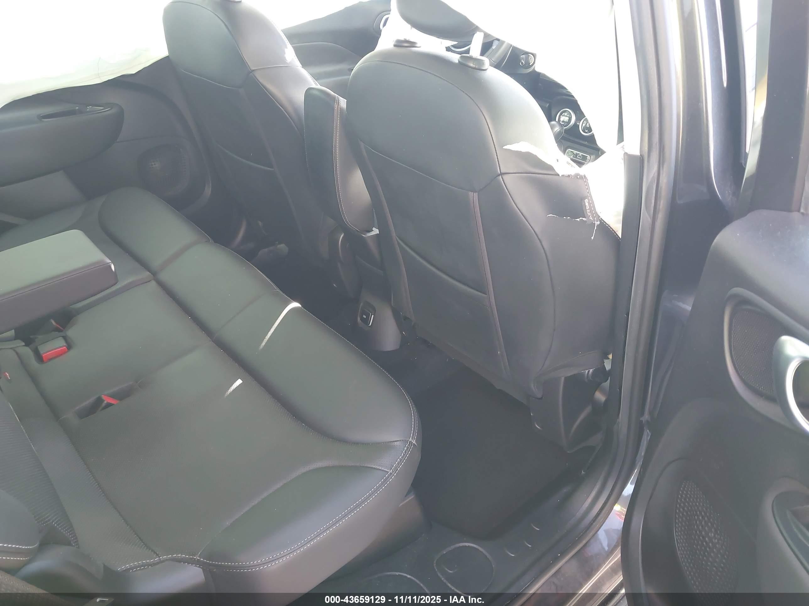 FIAT 500L image 8