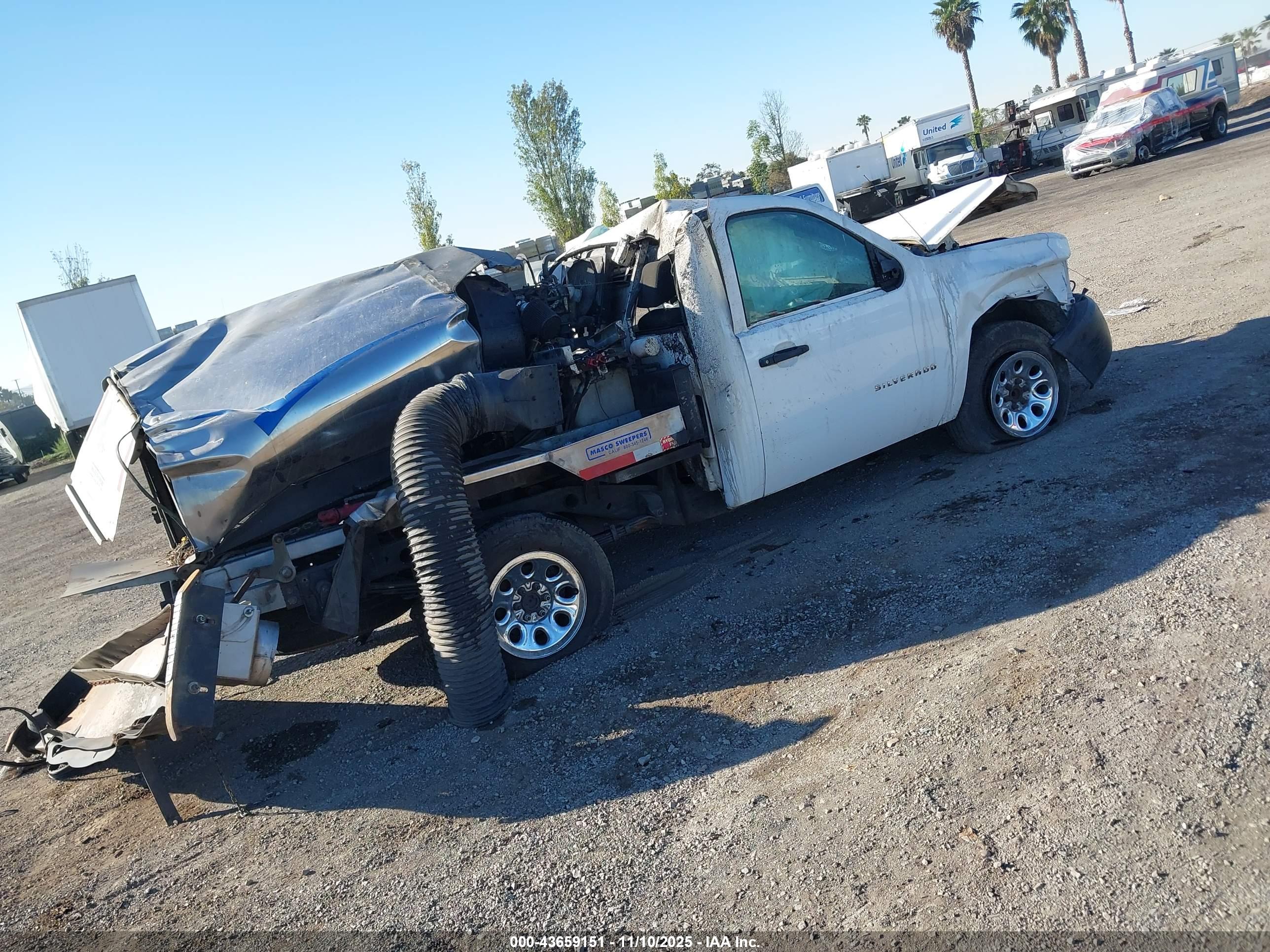 CHEVROLET SILVERADO image 4