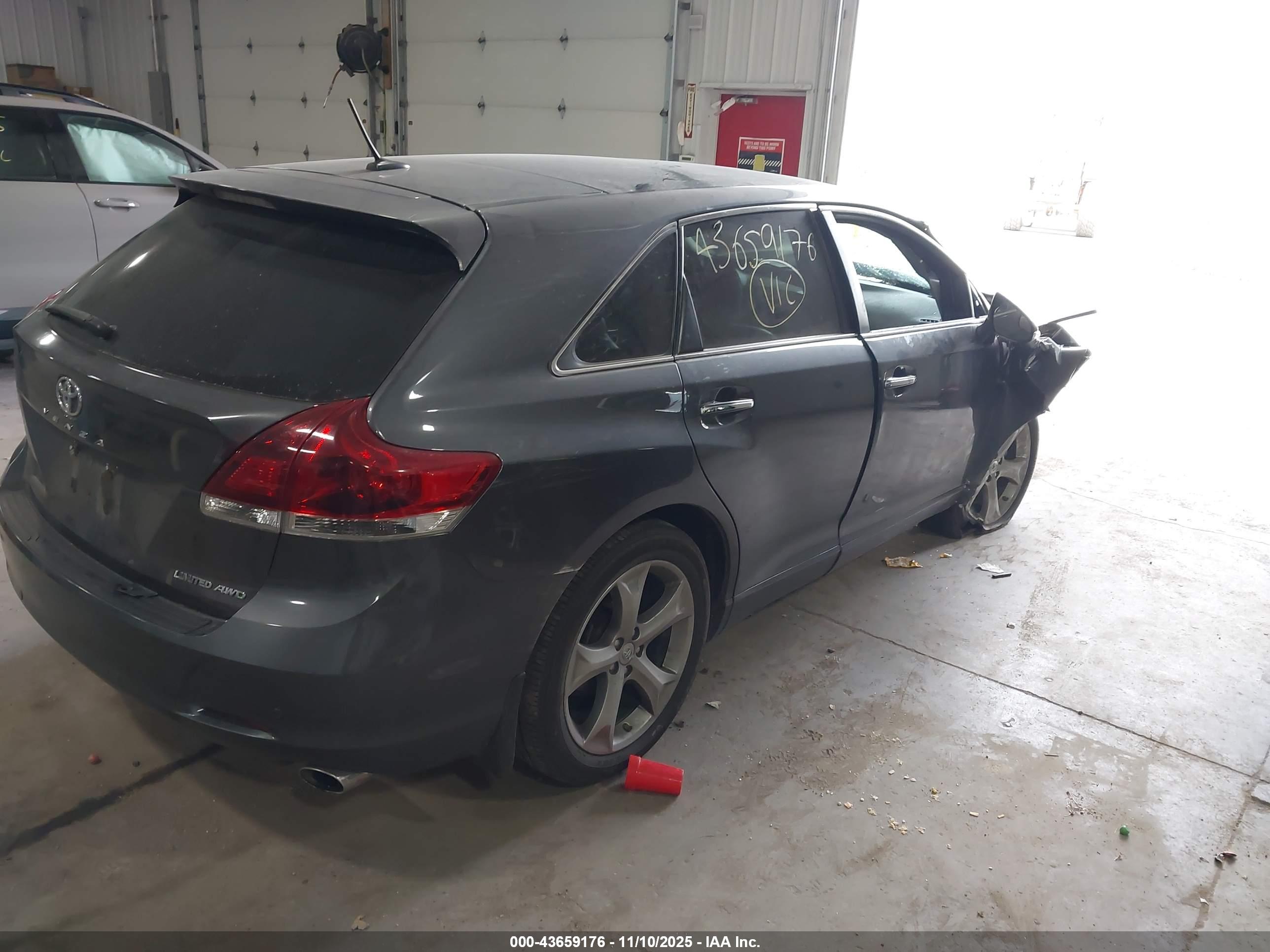 TOYOTA VENZA image 4