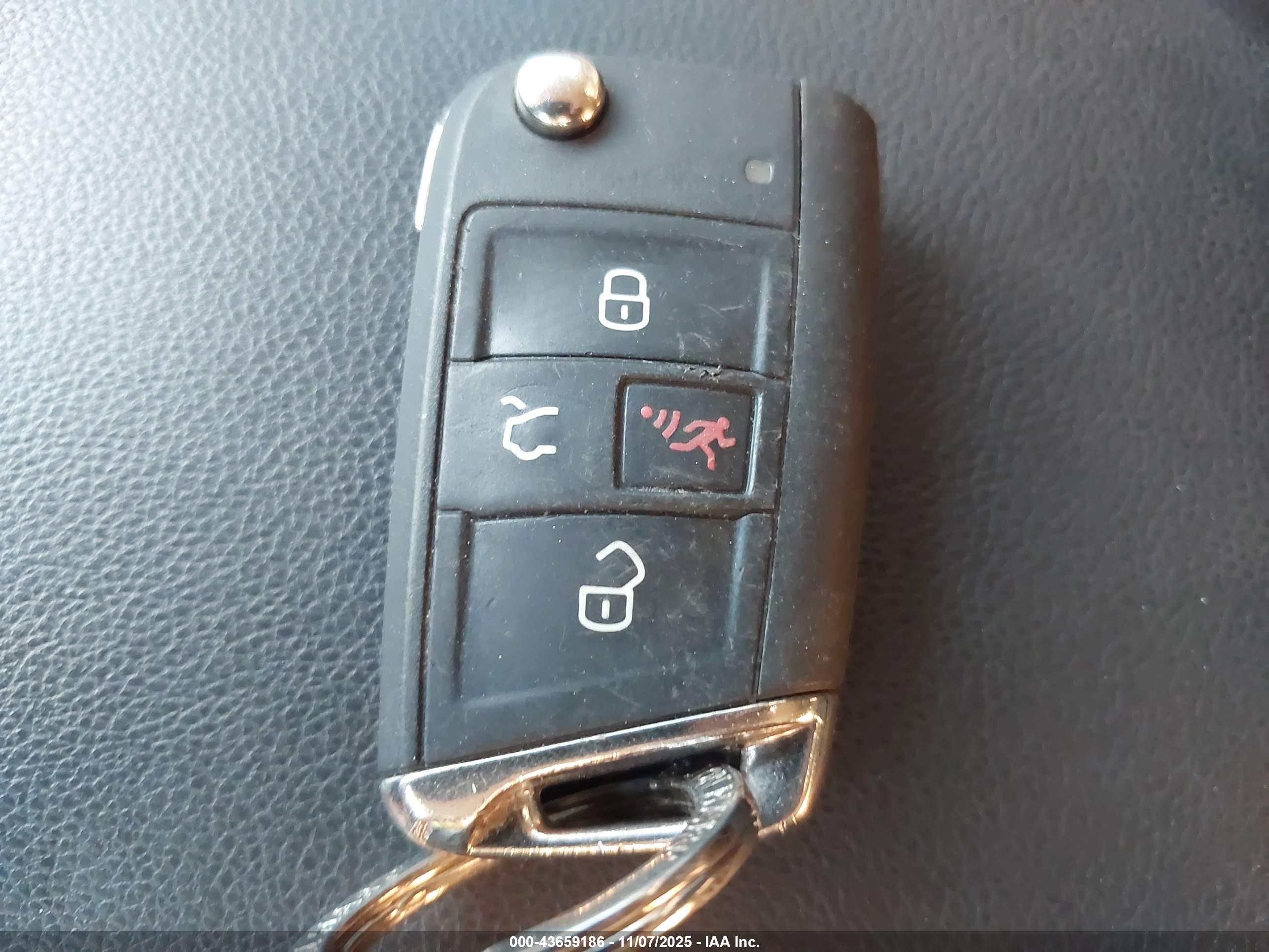 VOLKSWAGEN TIGUAN image 11