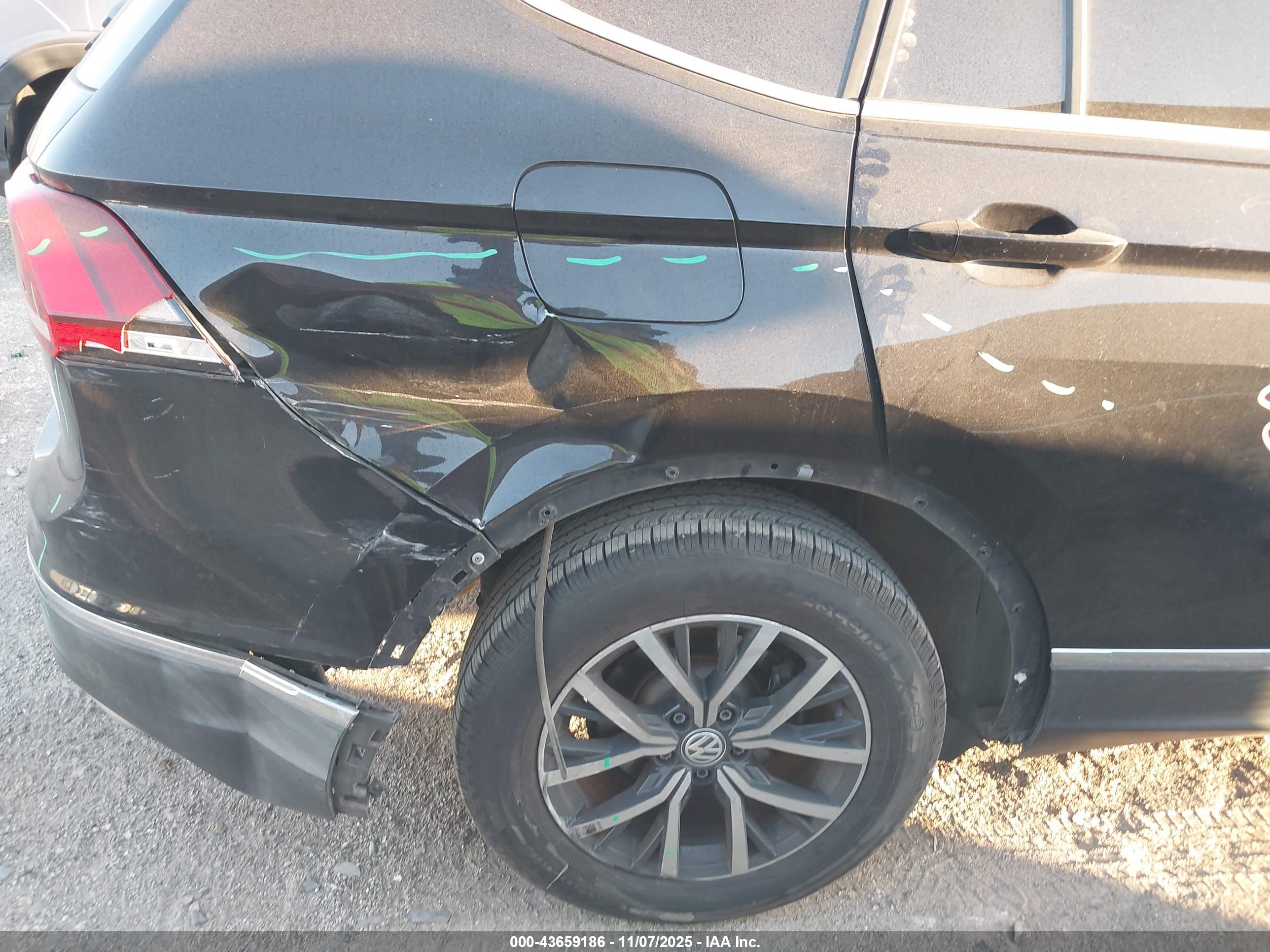 VOLKSWAGEN TIGUAN image 6