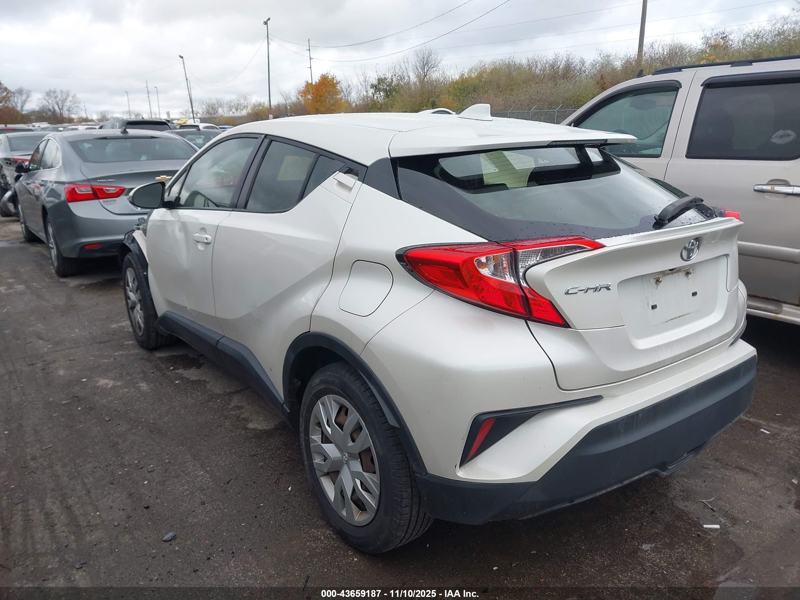 TOYOTA C-HR image 3