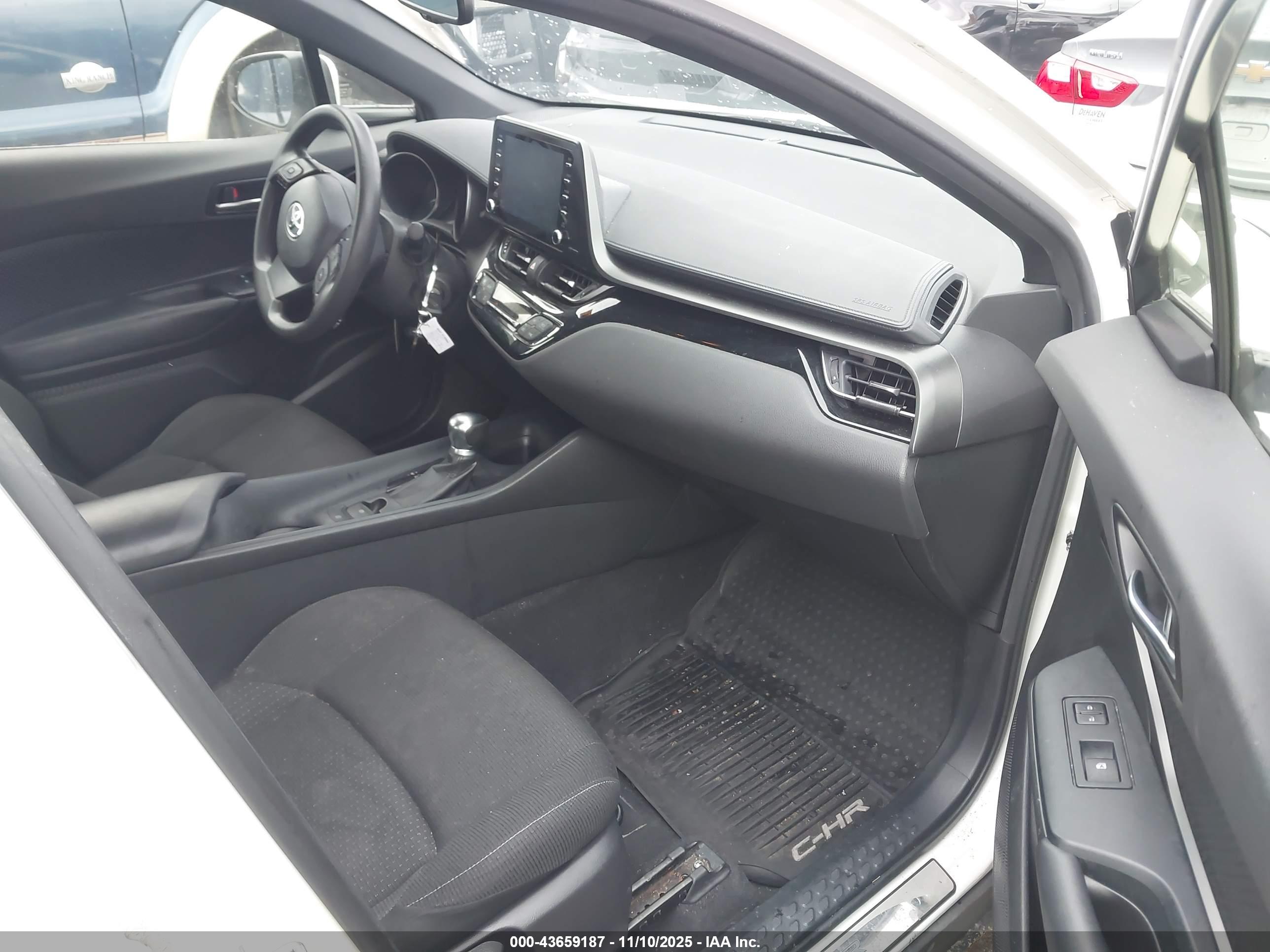 TOYOTA C-HR image 5