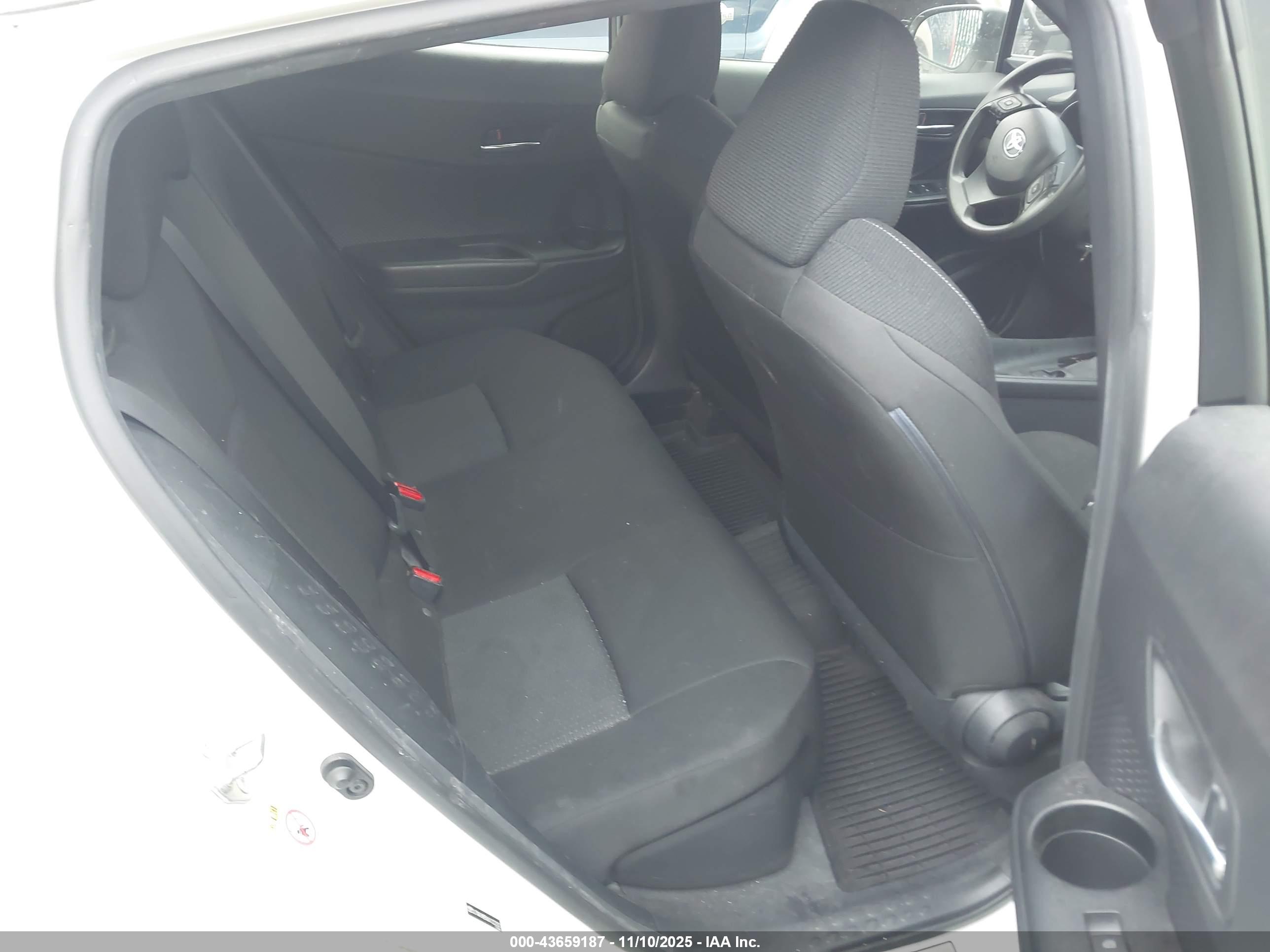 TOYOTA C-HR image 8