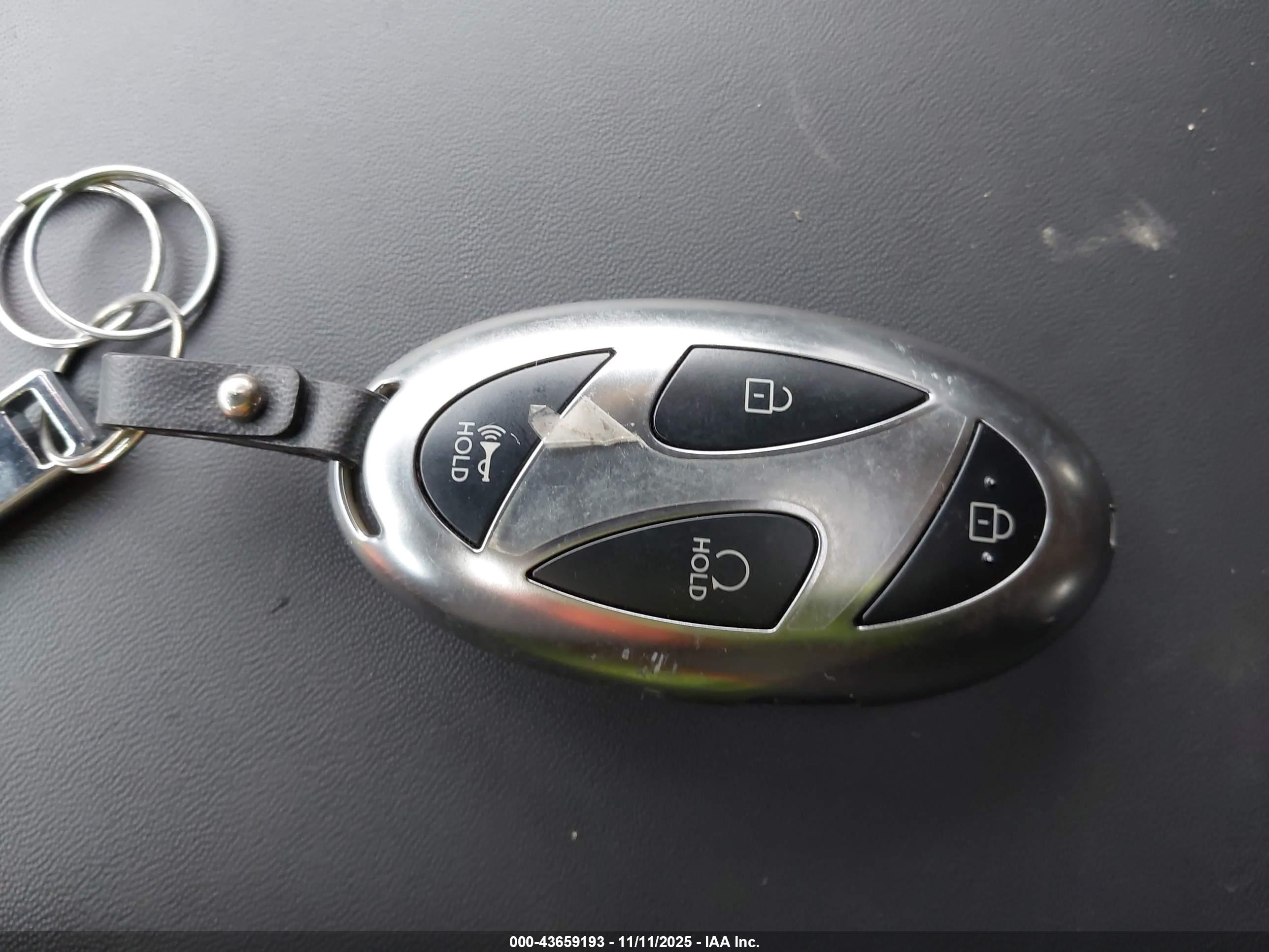 HYUNDAI SANTA image 11