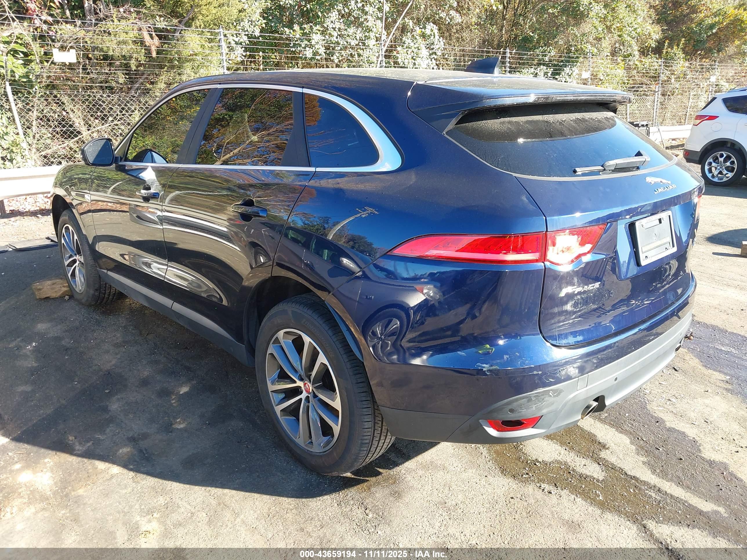 JAGUAR F-PACE image 3