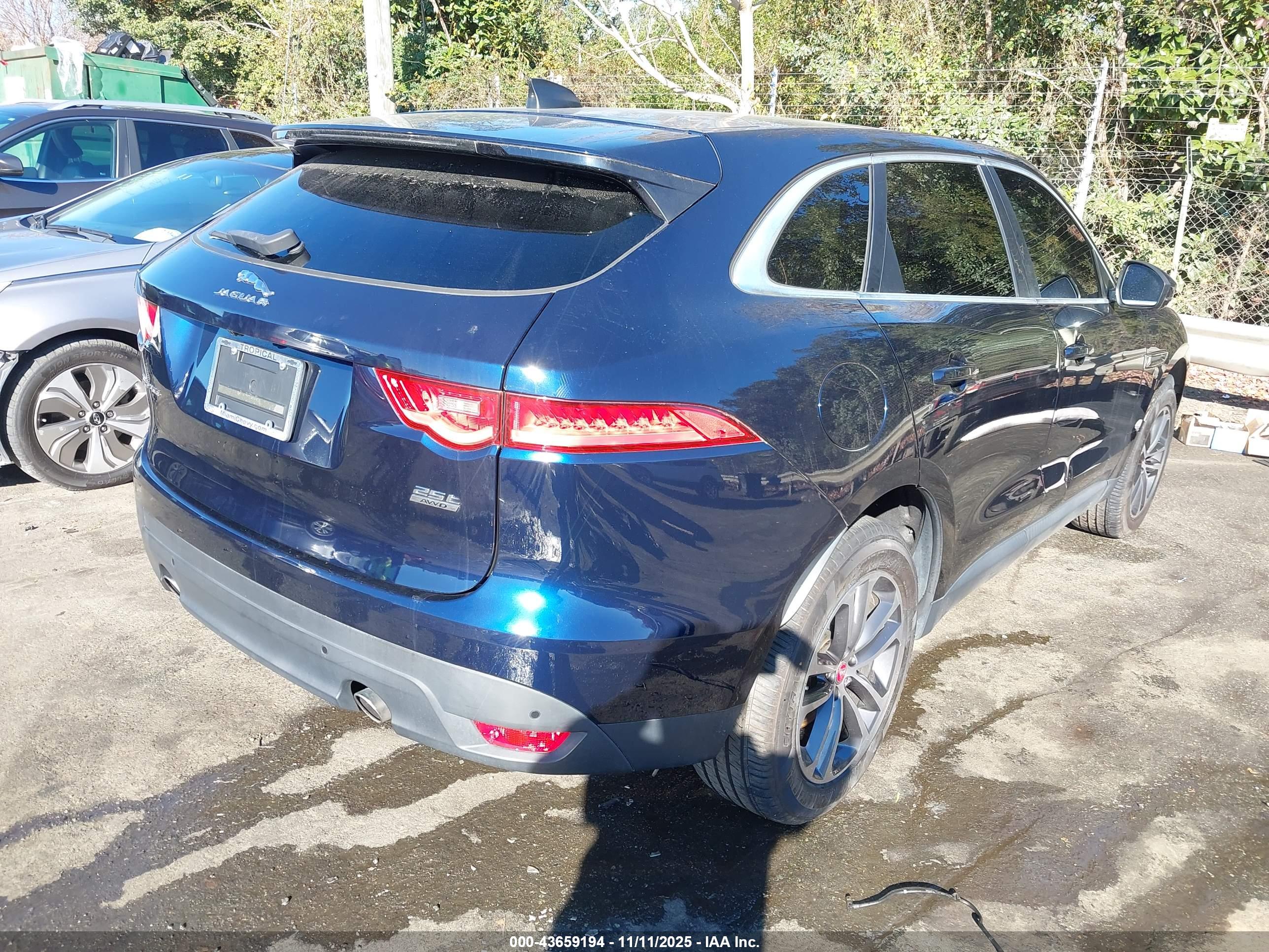 JAGUAR F-PACE image 4