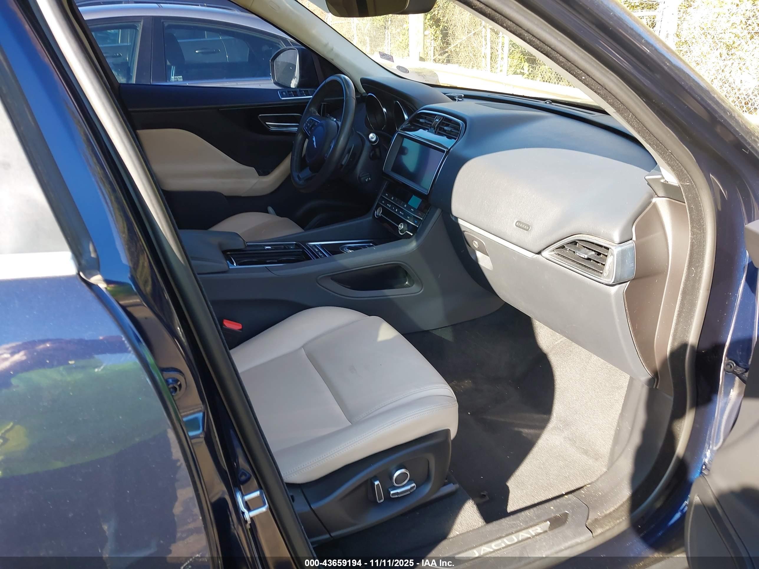 JAGUAR F-PACE image 5