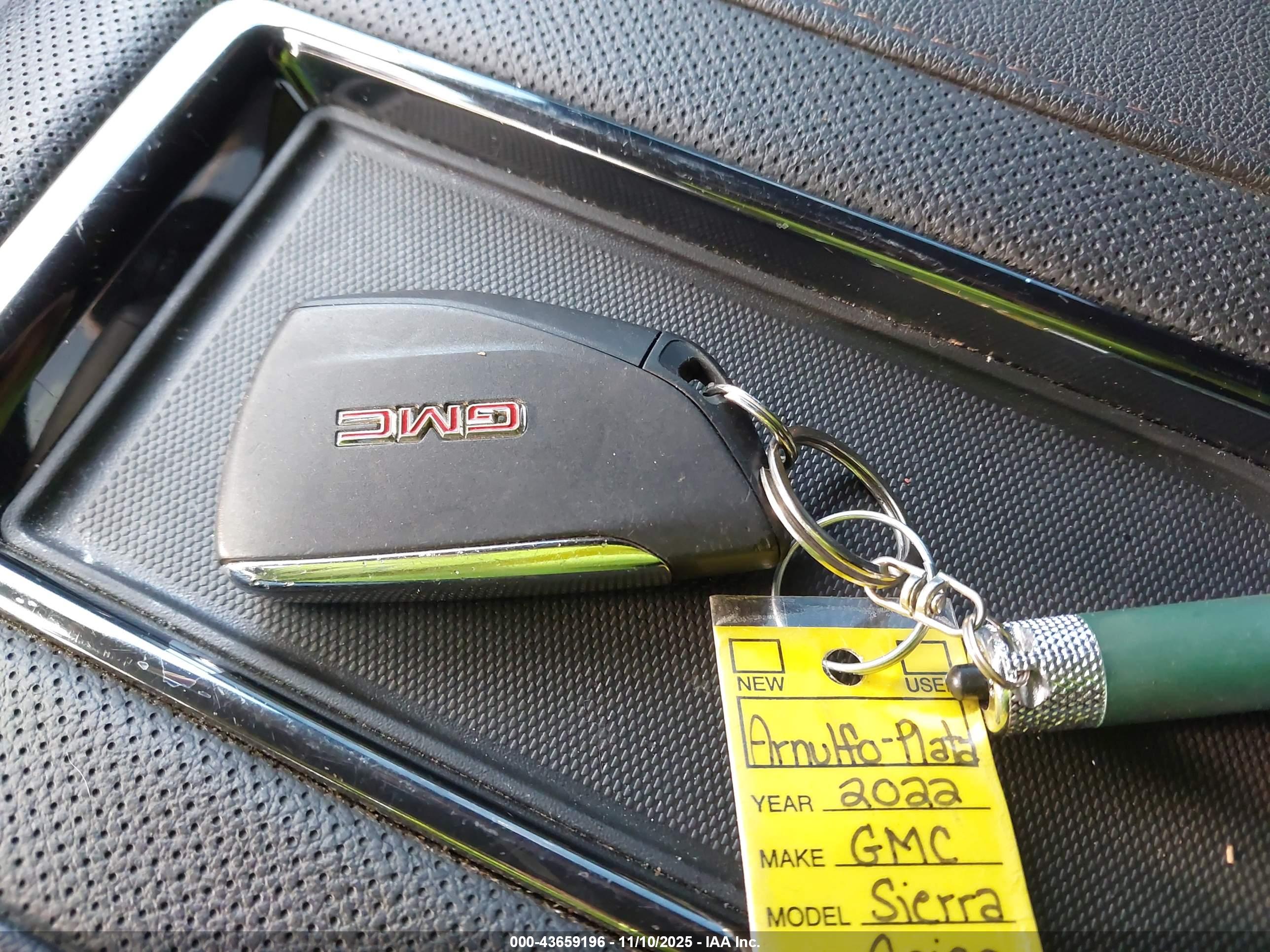 GMC SIERRA image 11
