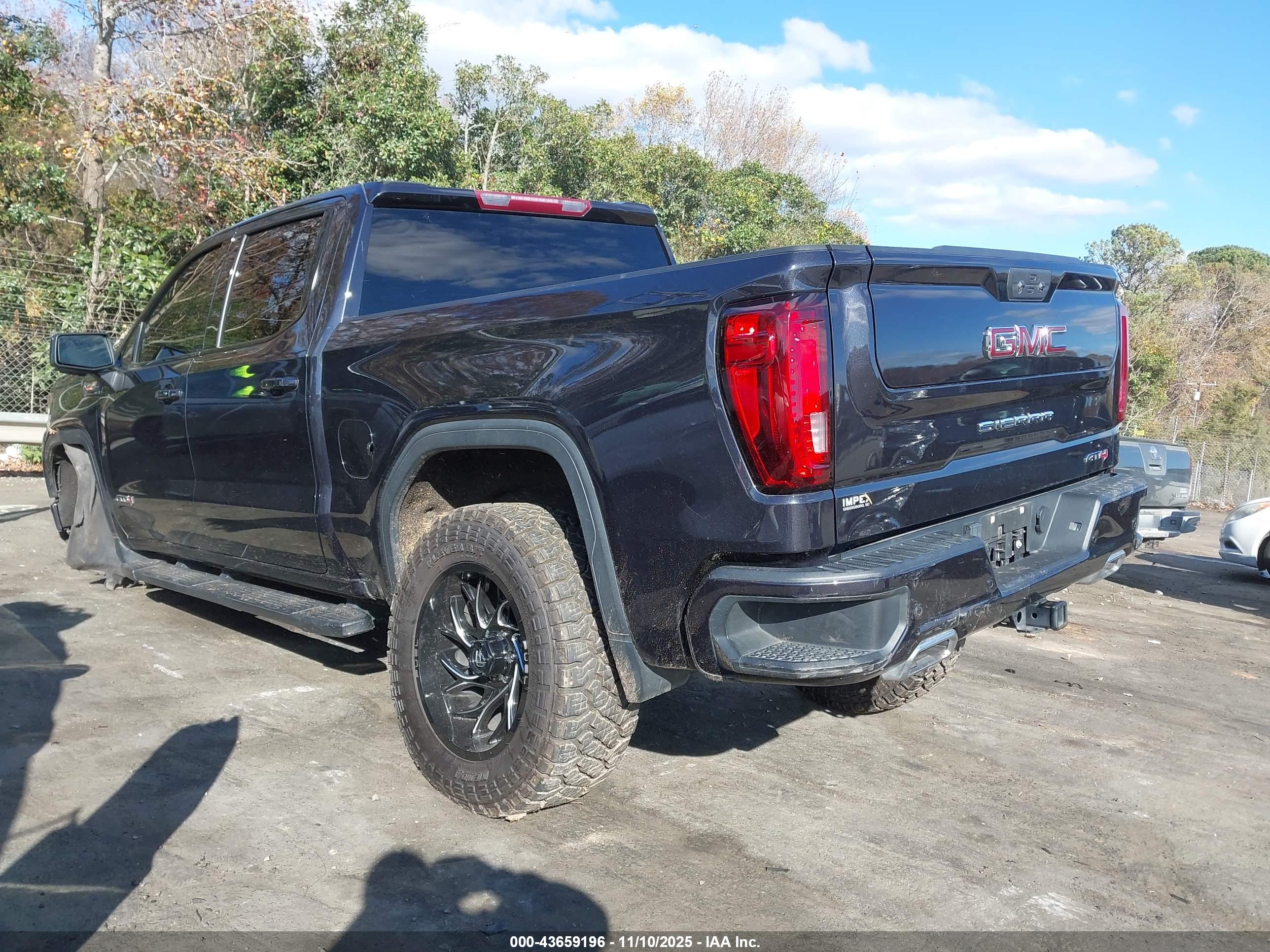 GMC SIERRA image 3