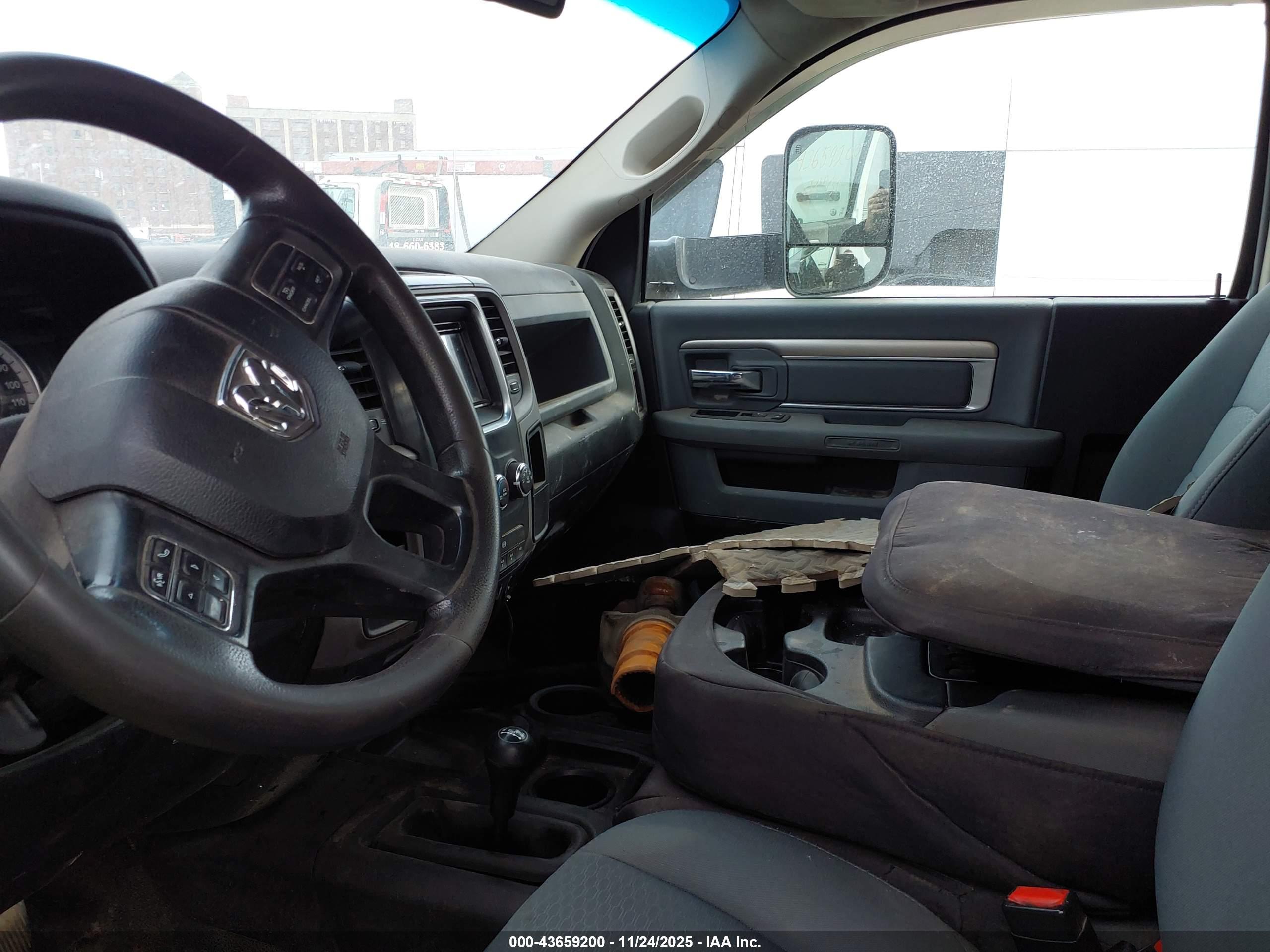 RAM 5500 image 8