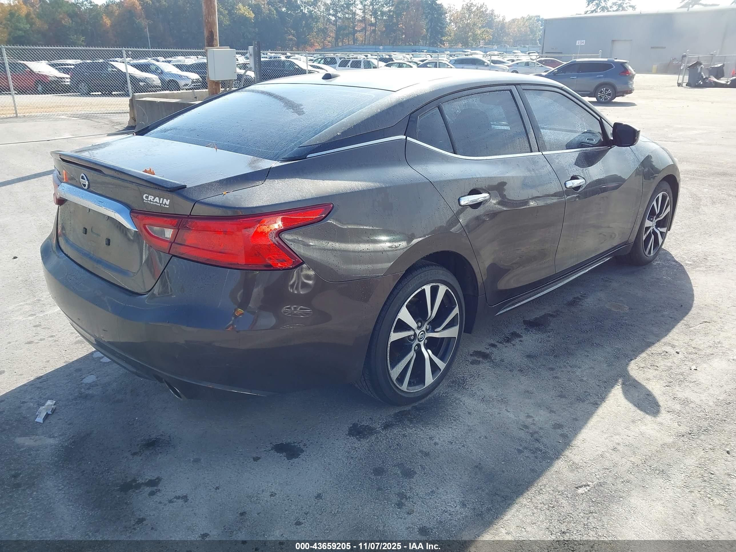 NISSAN MAXIMA image 4