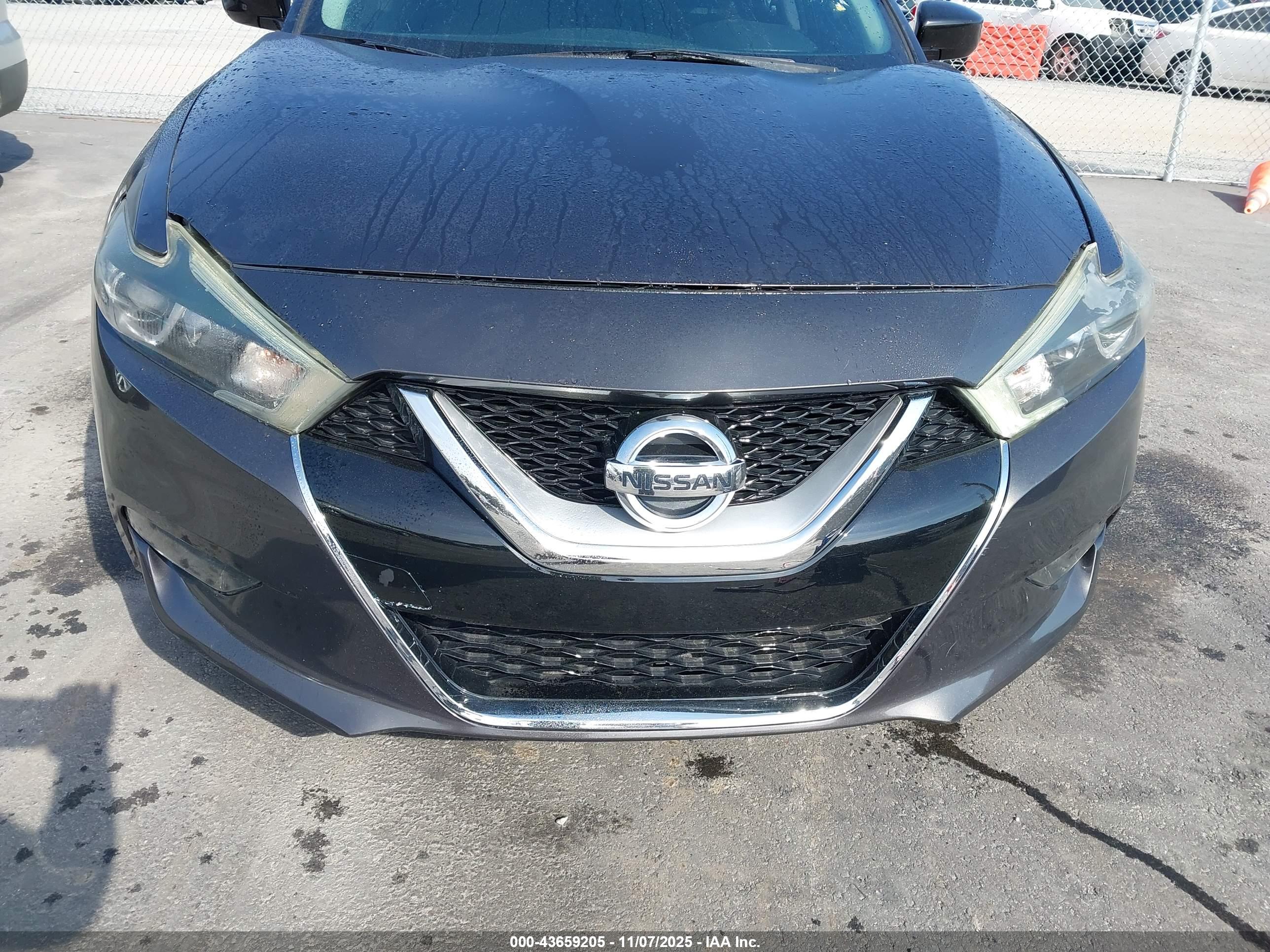 NISSAN MAXIMA image 6