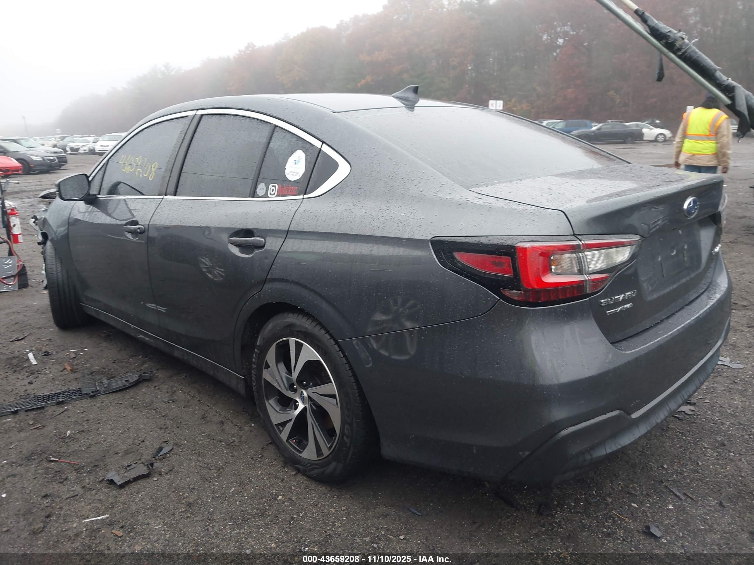 SUBARU LEGACY image 3