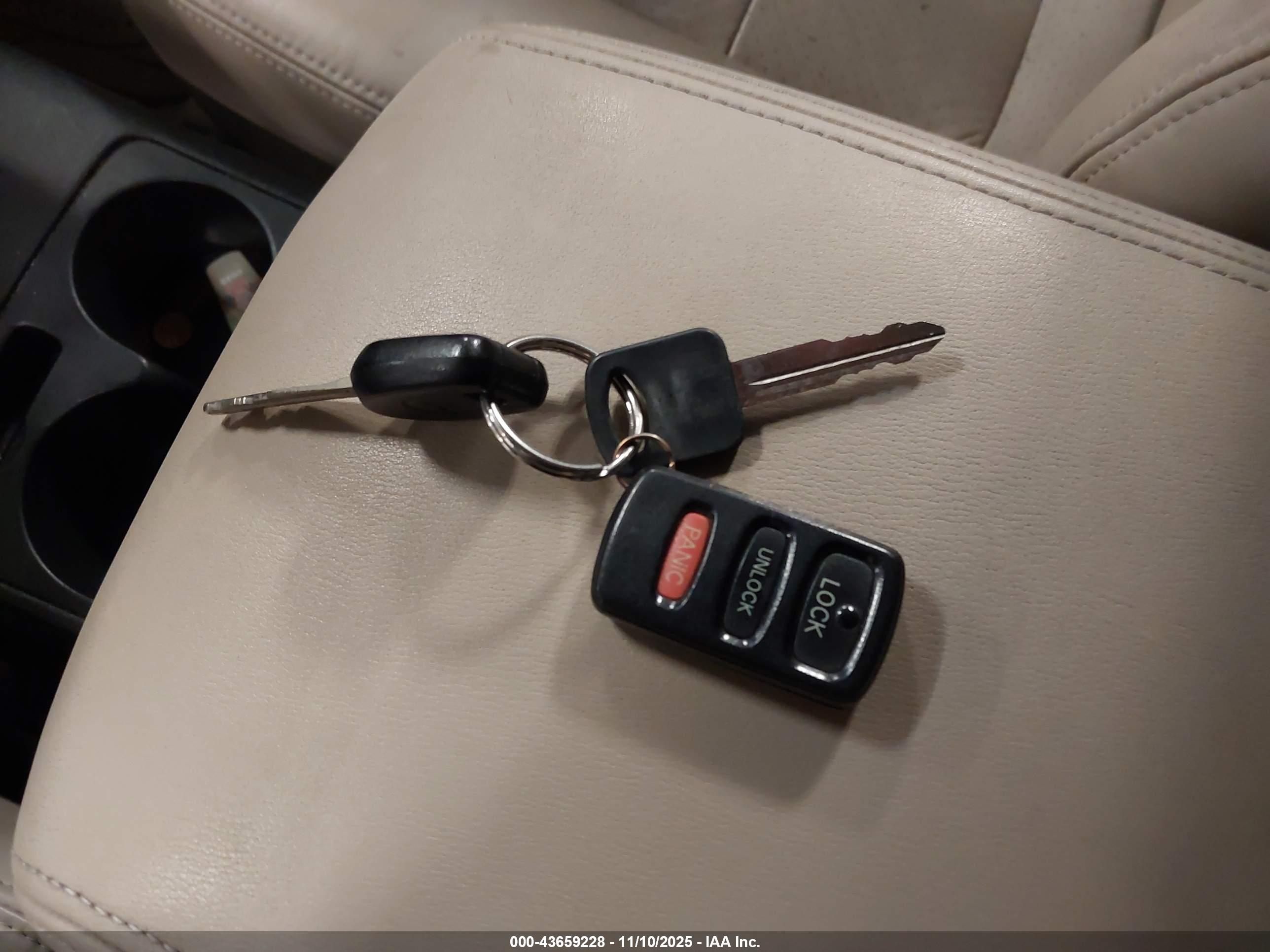 MITSUBISHI MONTERO image 11