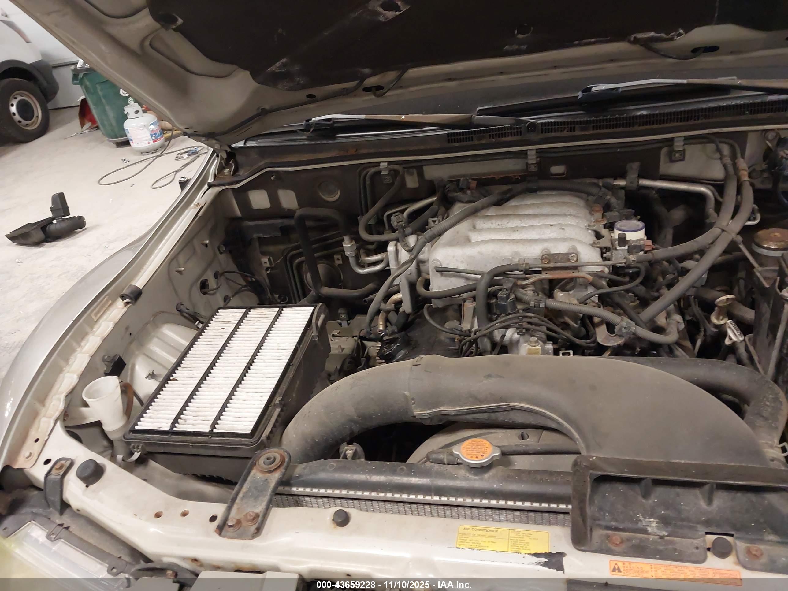 MITSUBISHI MONTERO image 6