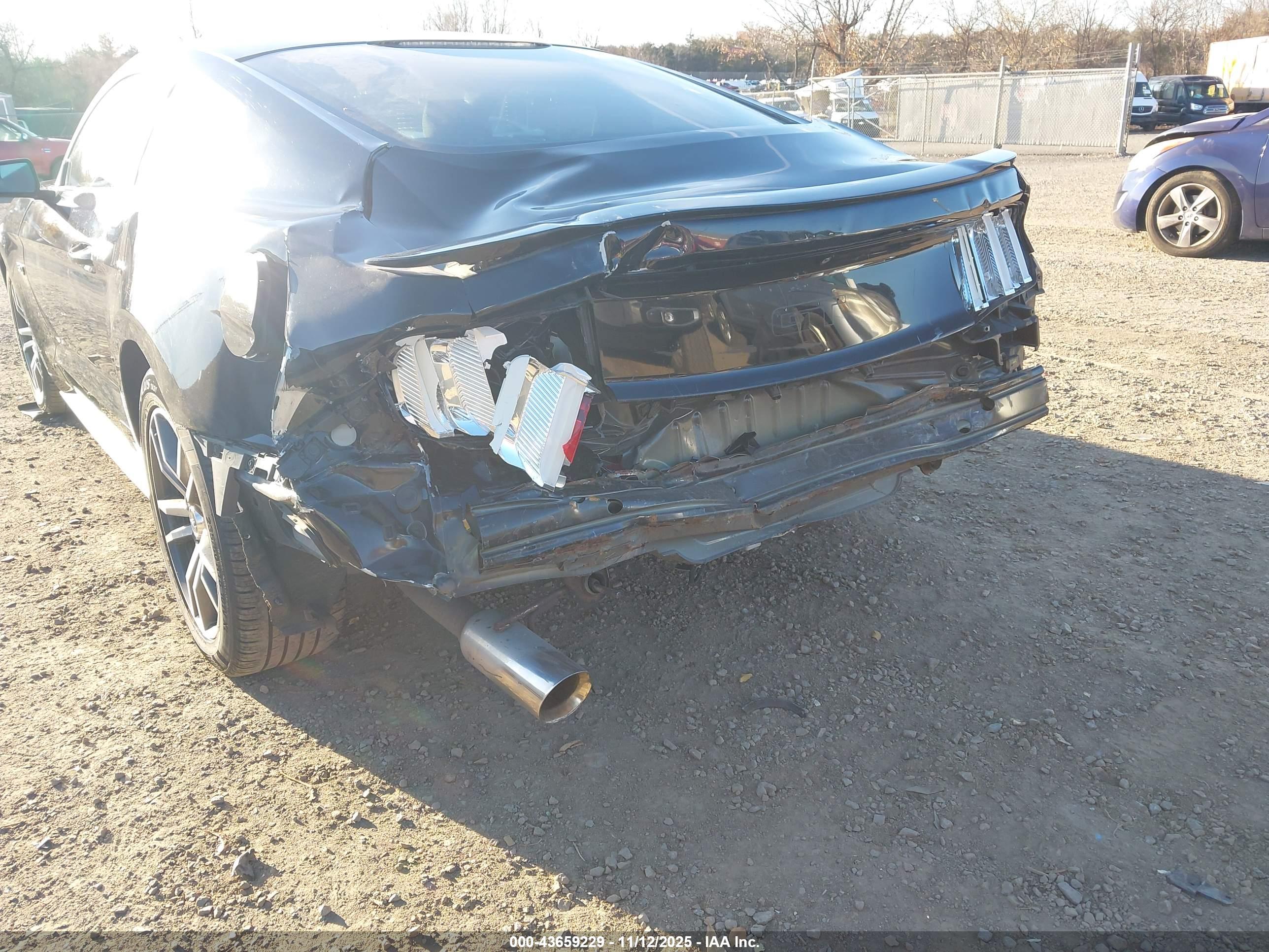 FORD MUSTANG image 6