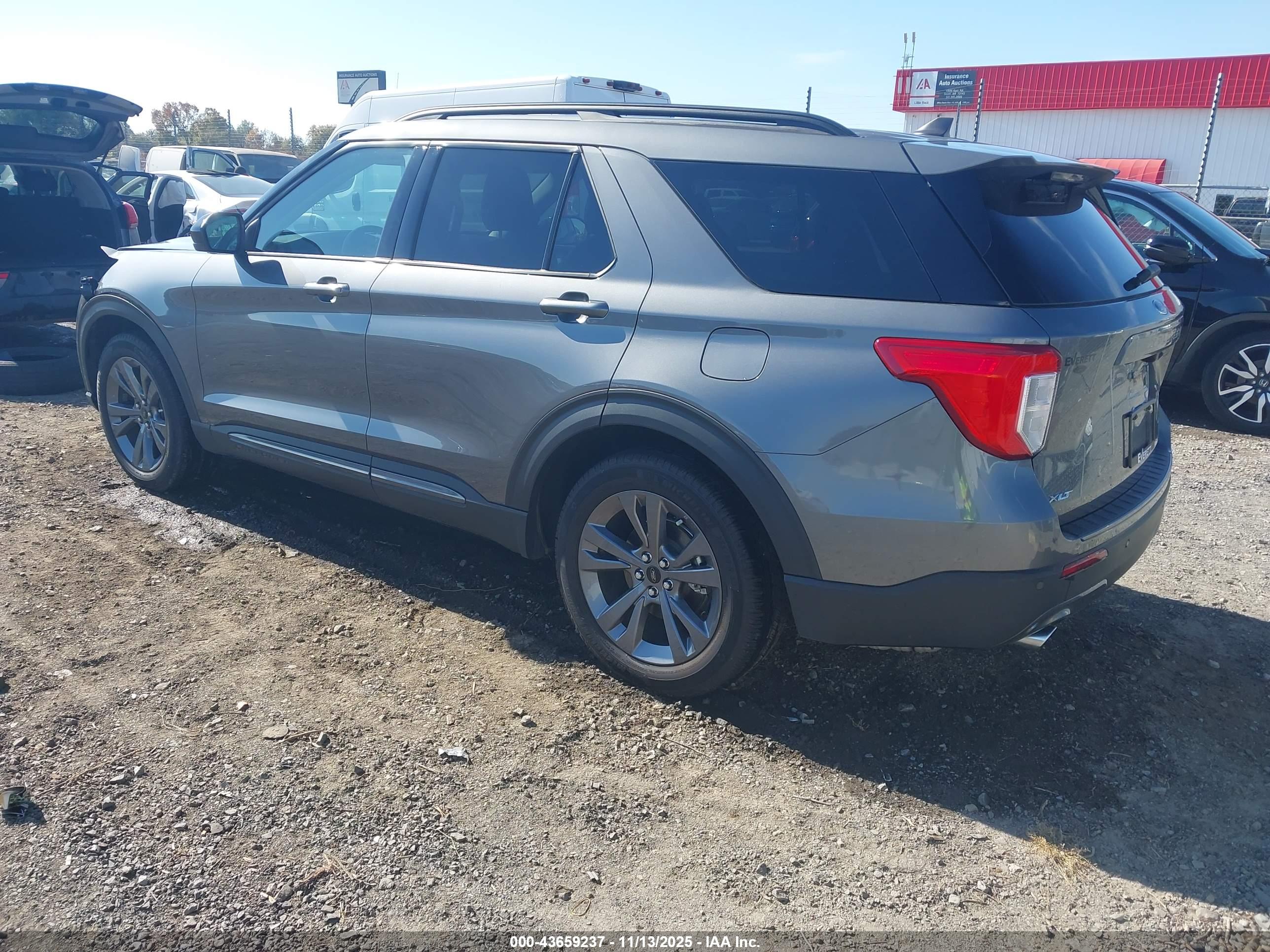 FORD EXPLORER image 3