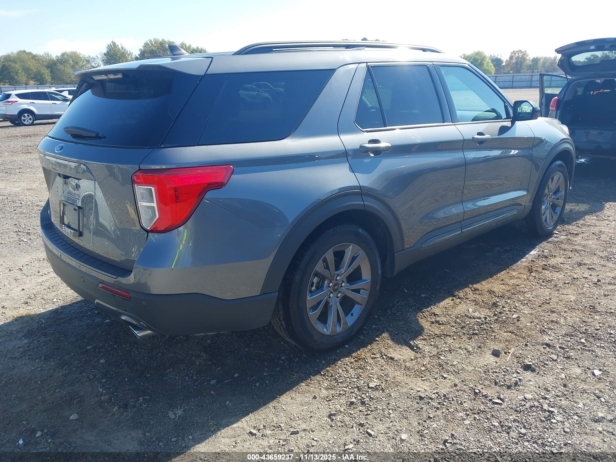 FORD EXPLORER image 4