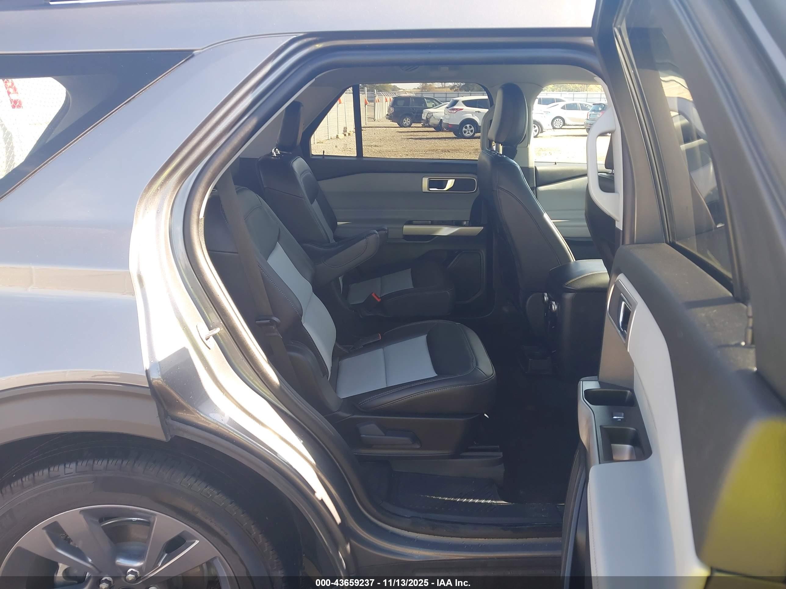FORD EXPLORER image 8