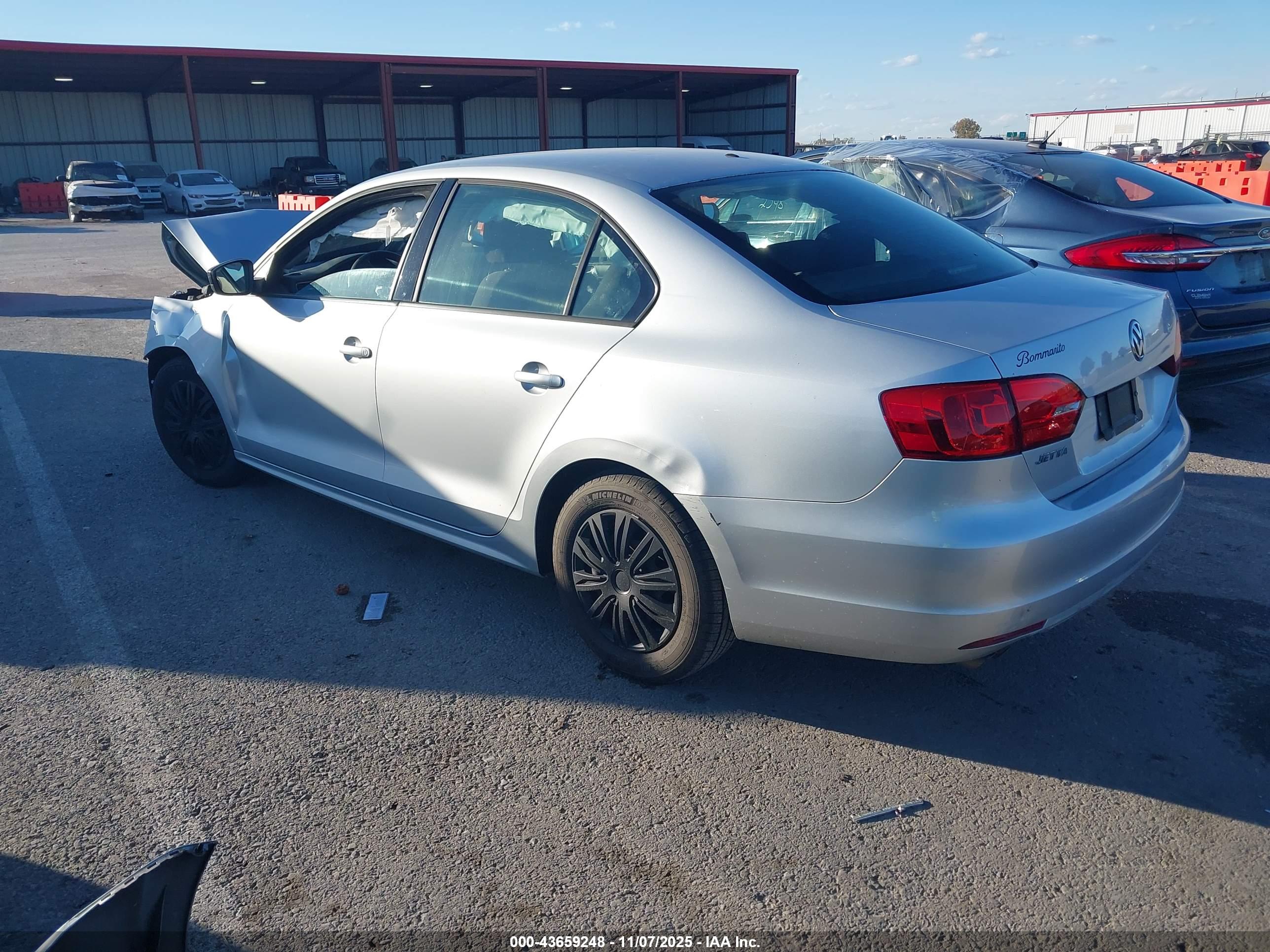 VOLKSWAGEN JETTA image 3