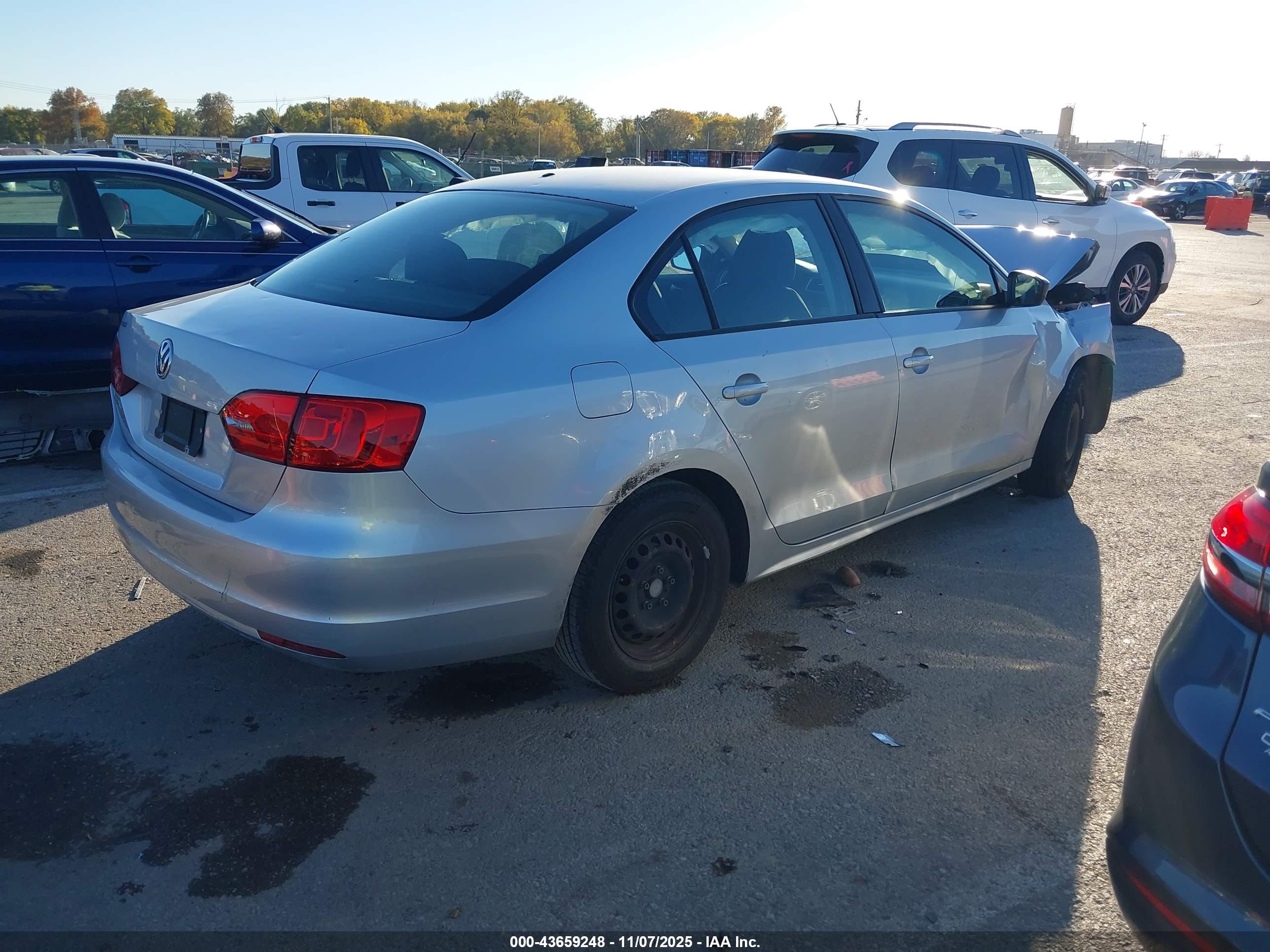 VOLKSWAGEN JETTA image 4