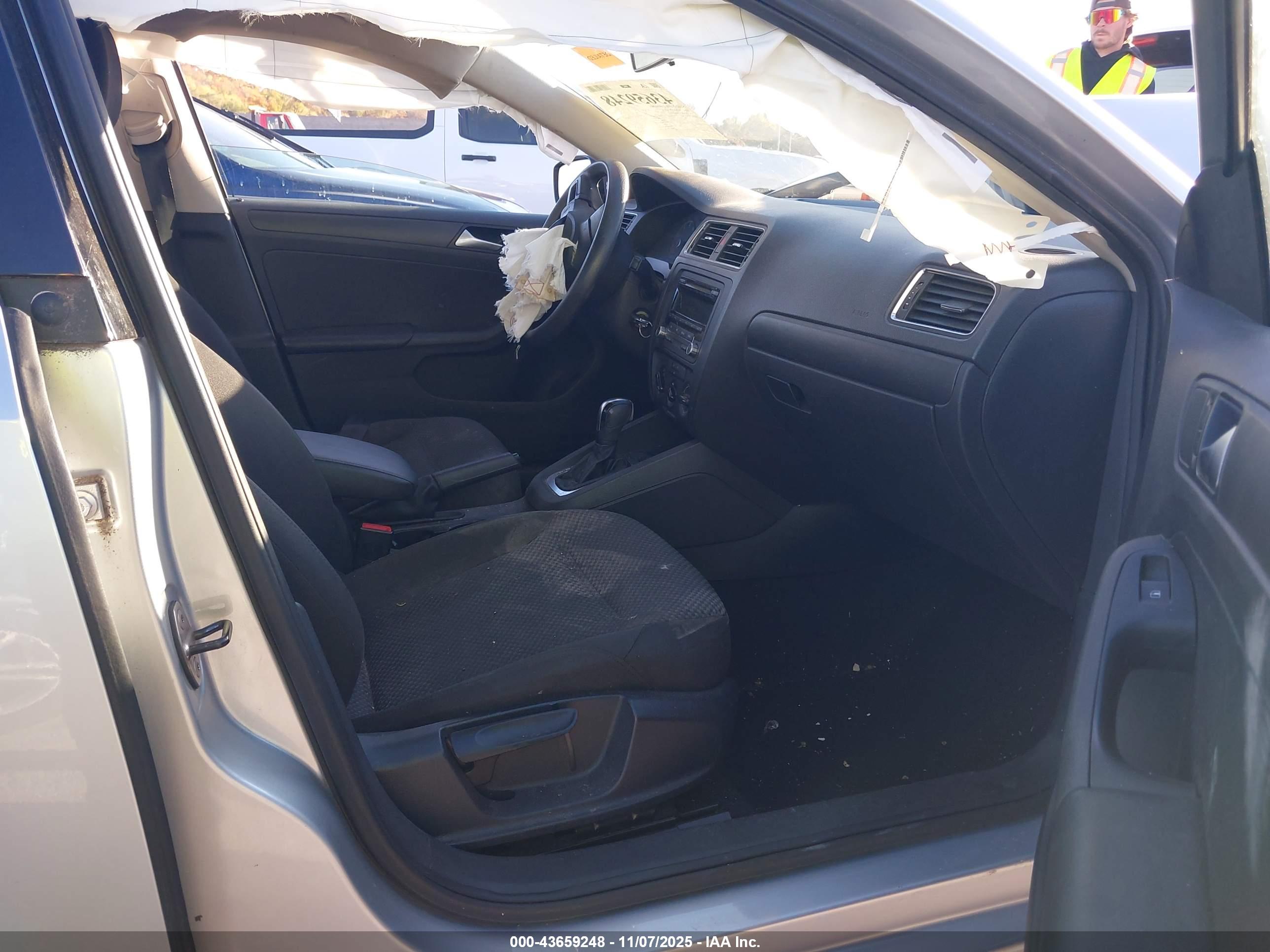 VOLKSWAGEN JETTA image 5