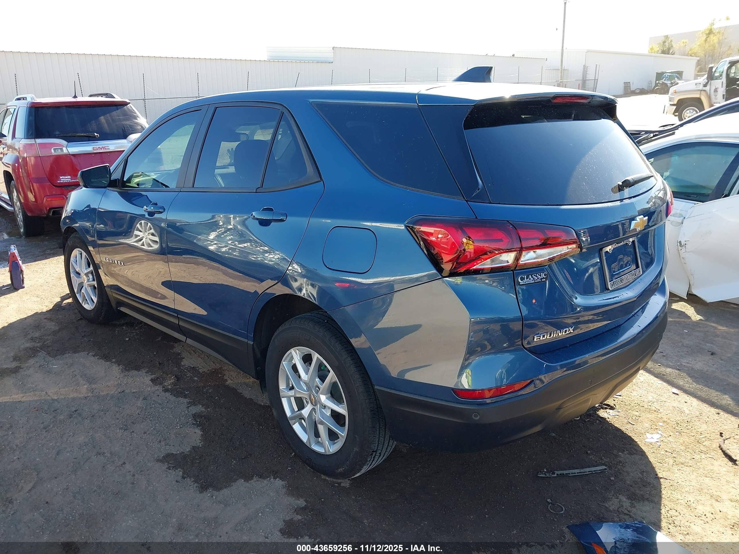 CHEVROLET EQUINOX image 3