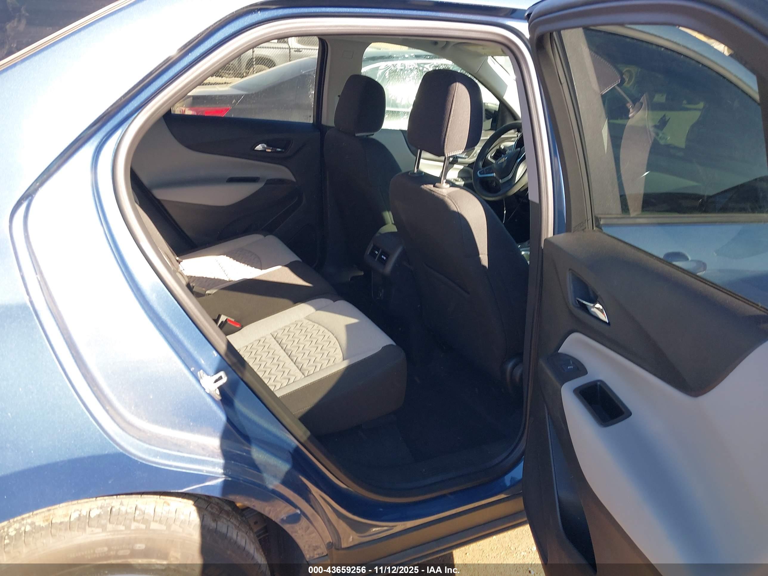 CHEVROLET EQUINOX image 8