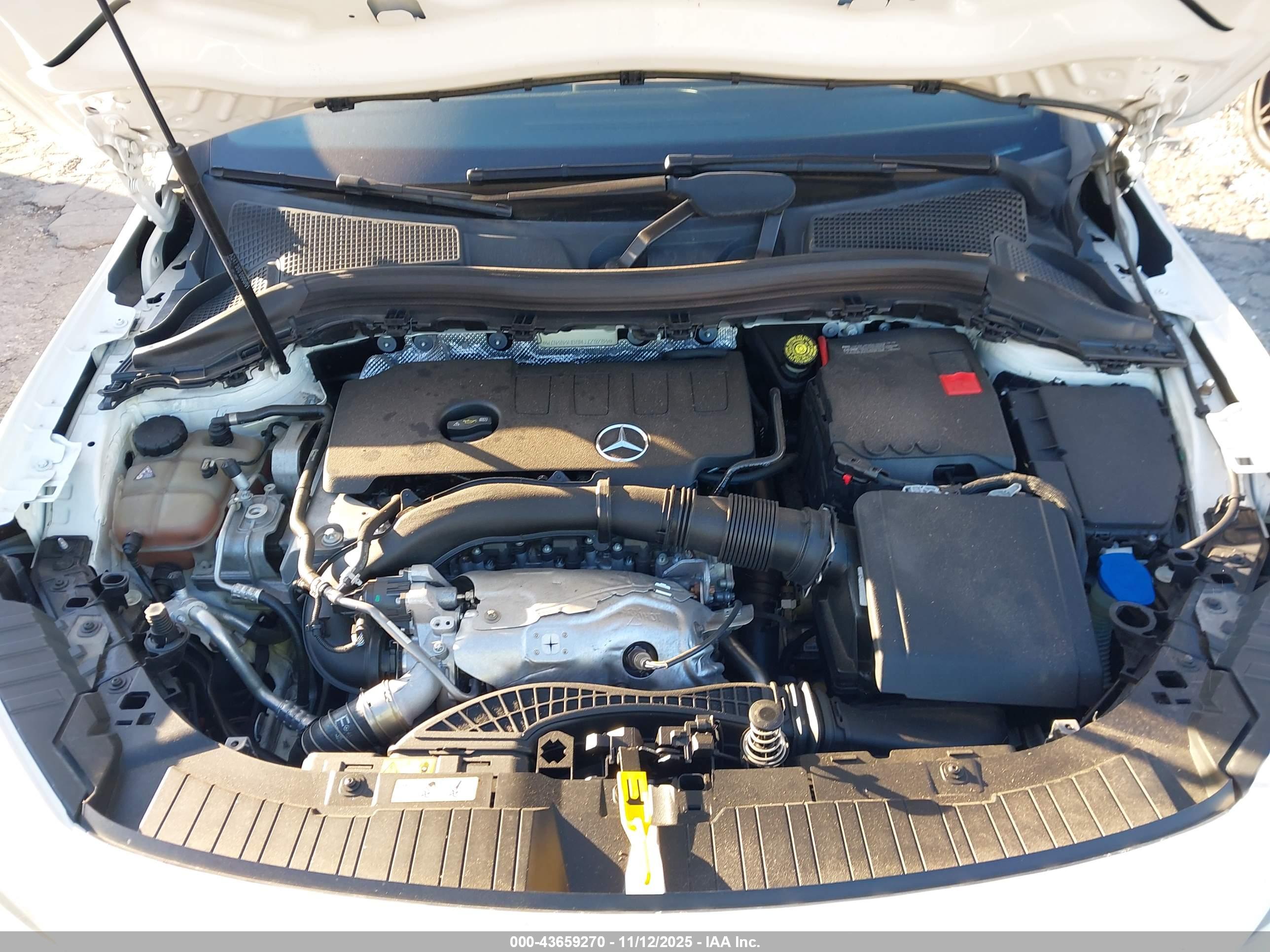 MERCEDES-BENZ GLA image 10