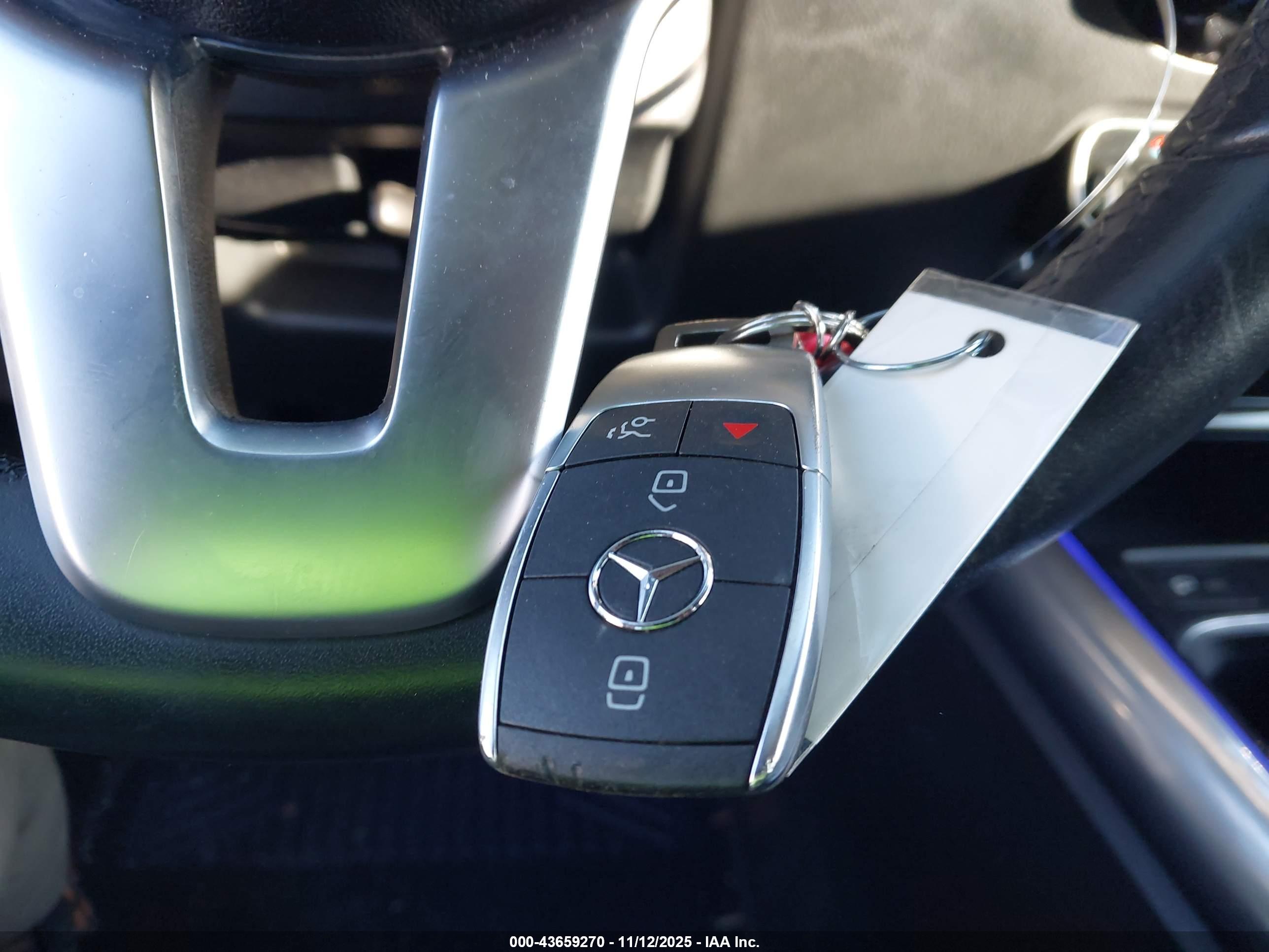 MERCEDES-BENZ GLA image 11