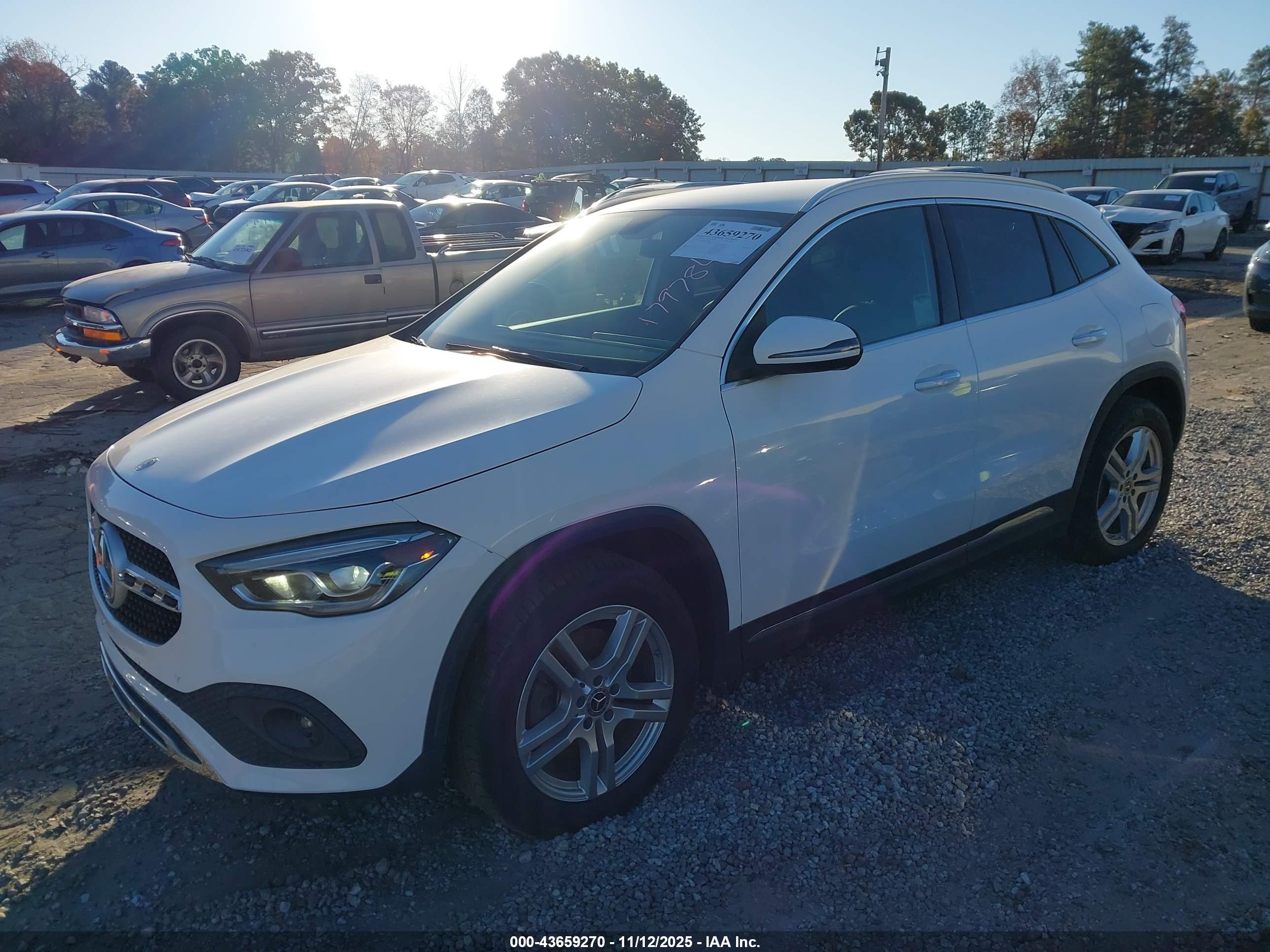 MERCEDES-BENZ GLA image 2