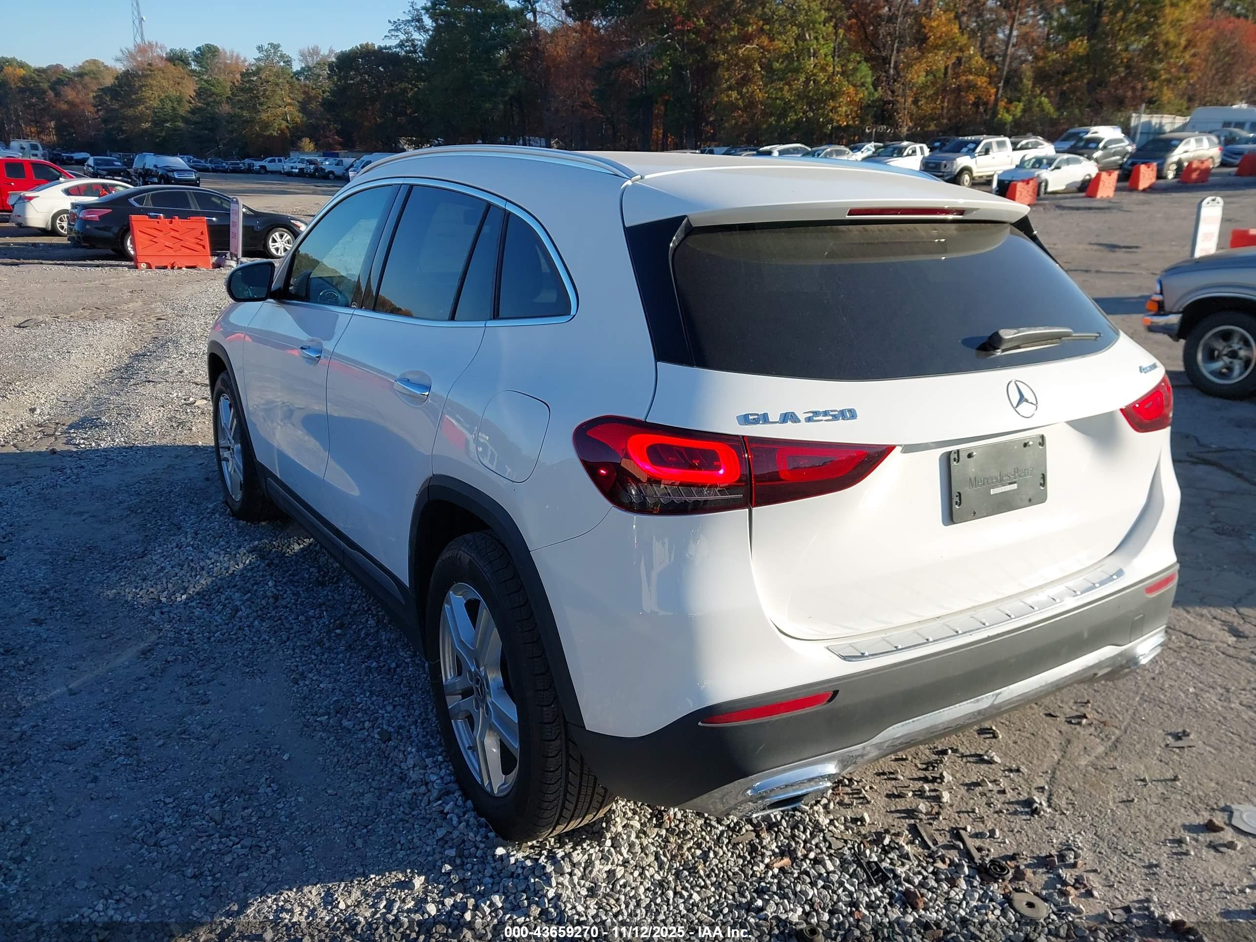 MERCEDES-BENZ GLA image 3