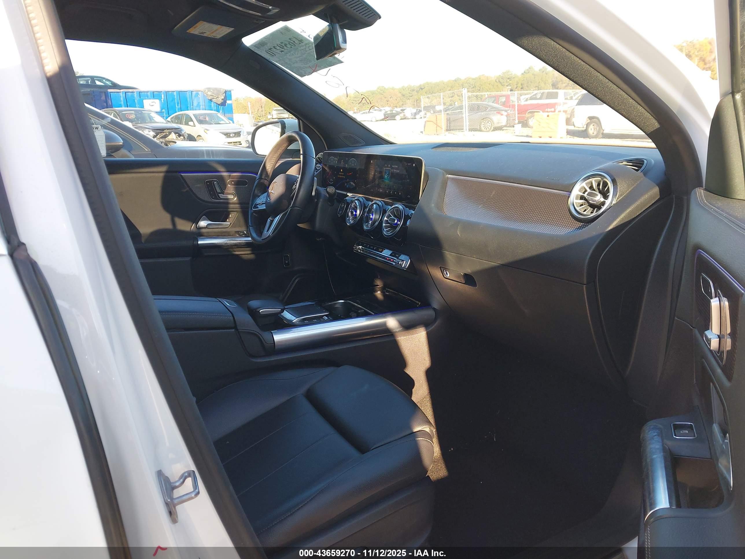 MERCEDES-BENZ GLA image 5