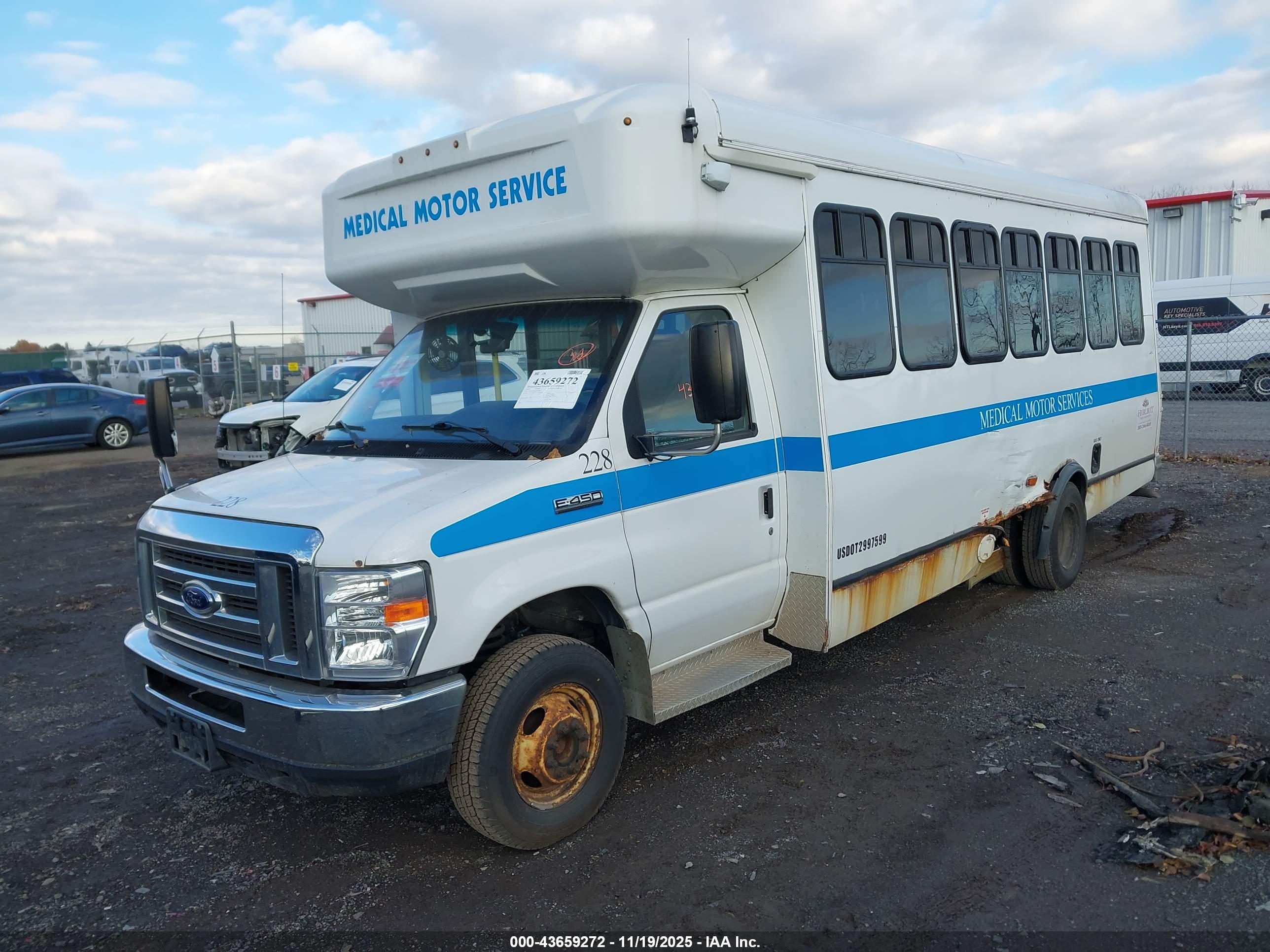 FORD E-450 image 2