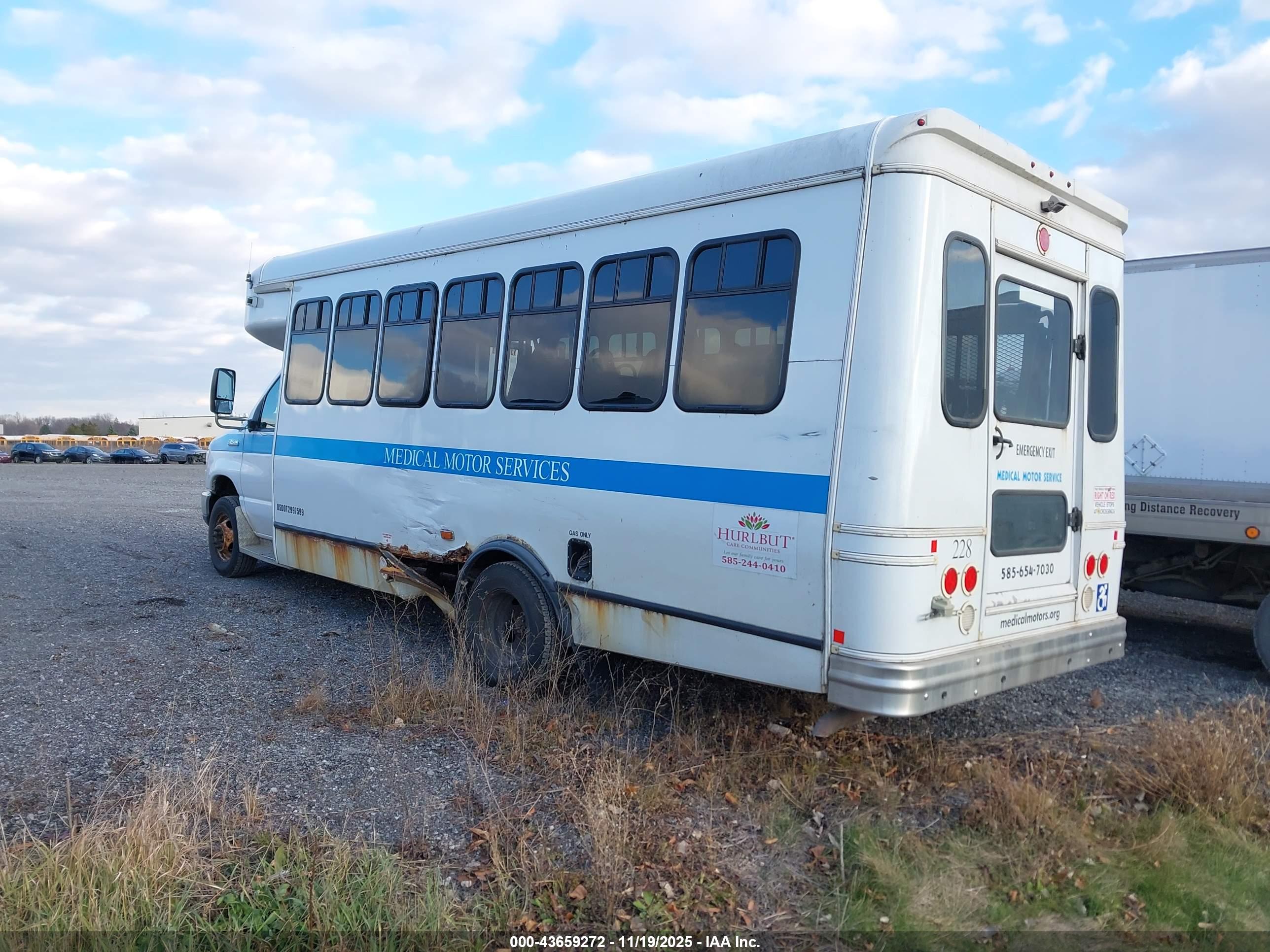 FORD E-450 image 3