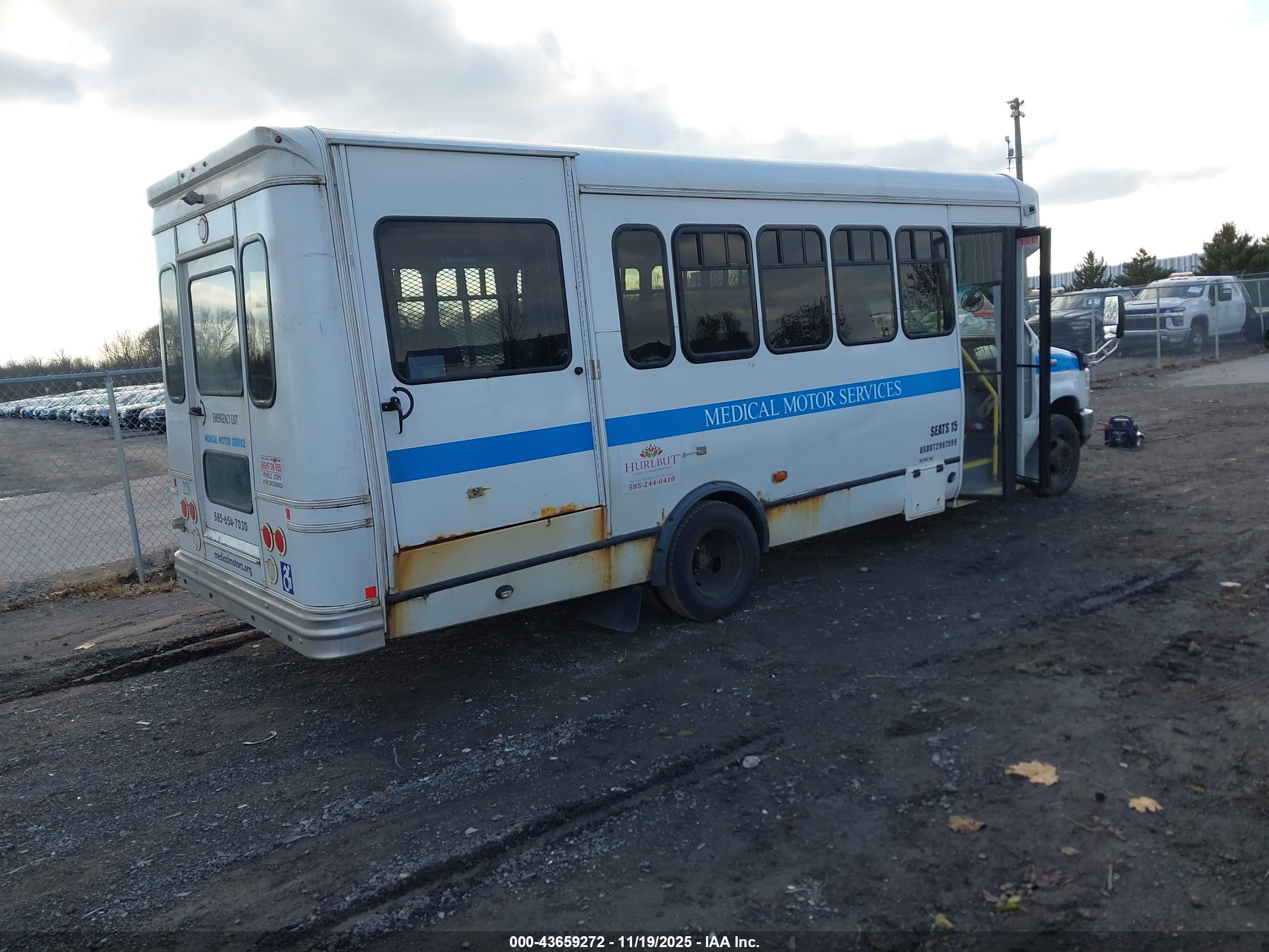 FORD E-450 image 4