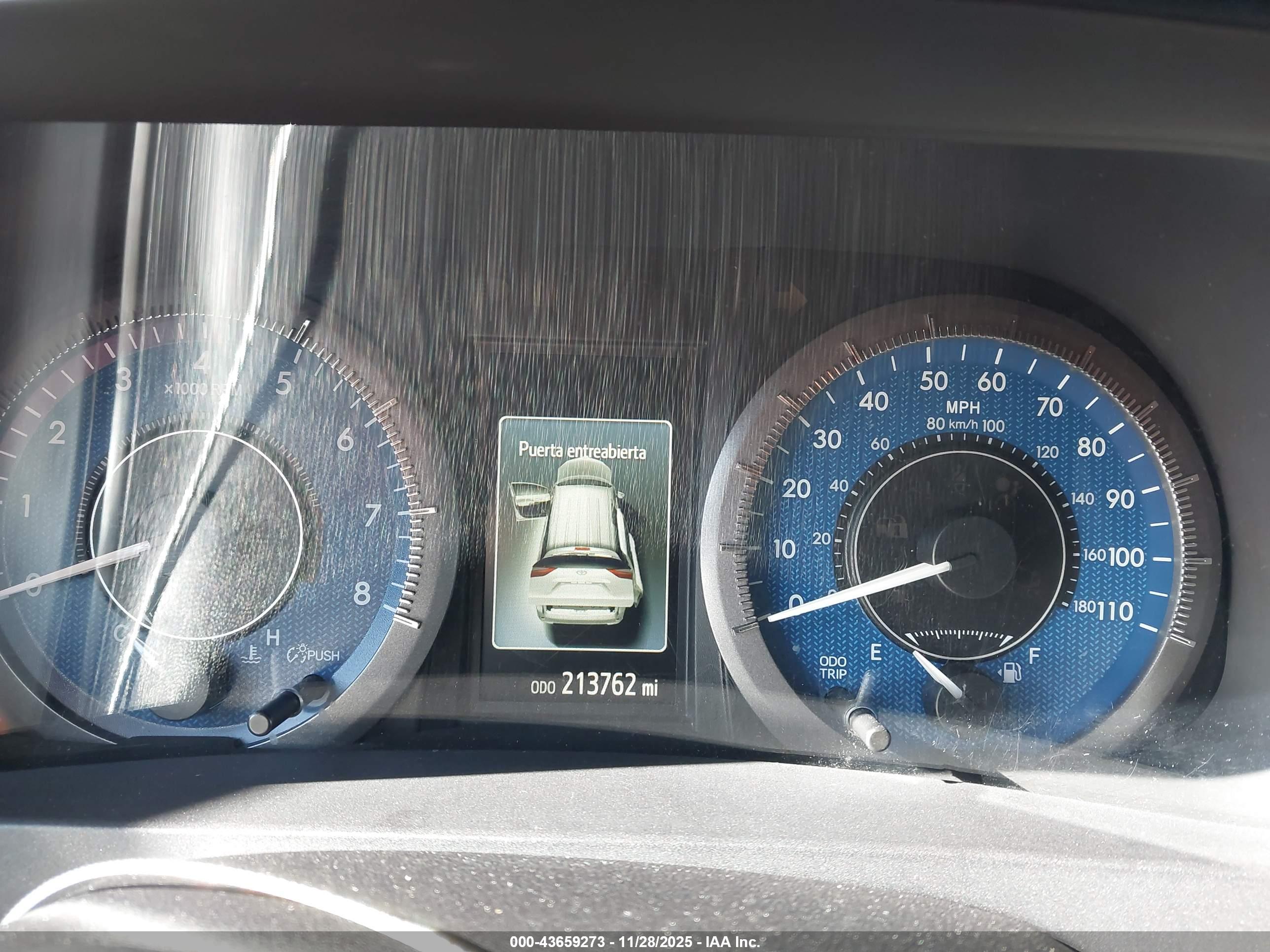 TOYOTA SIENNA image 7