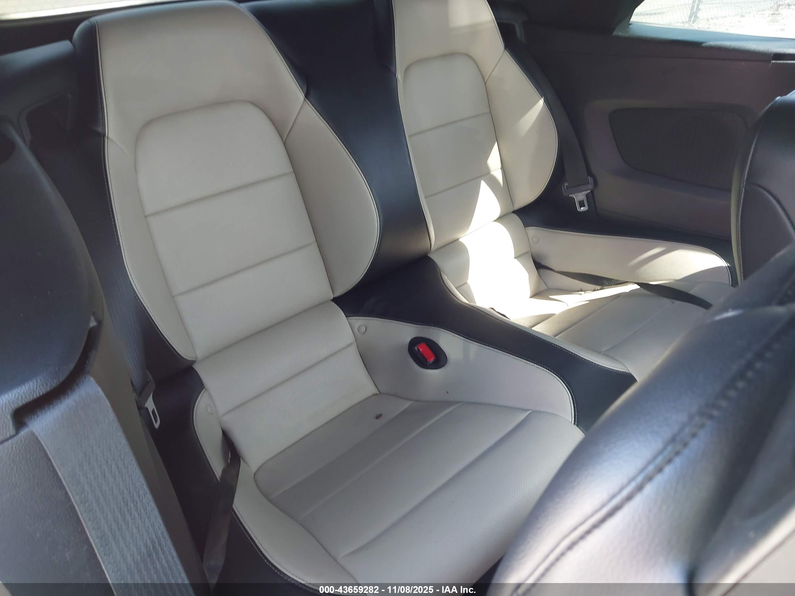 FORD MUSTANG image 8
