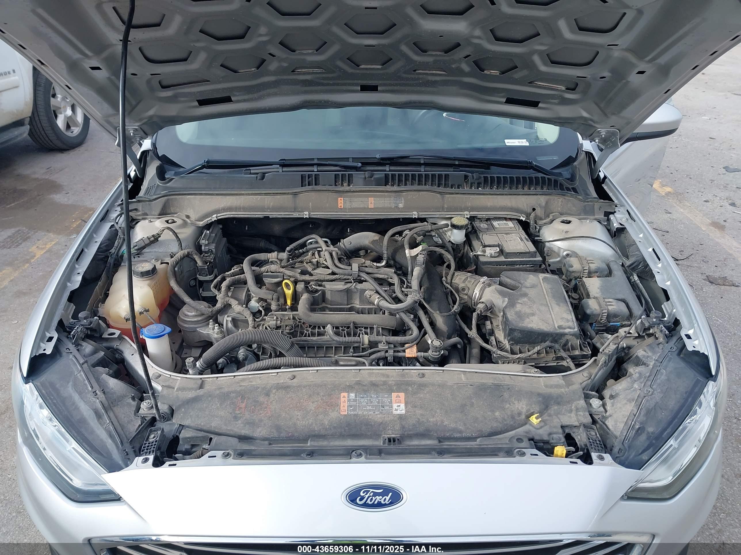 FORD FUSION image 10