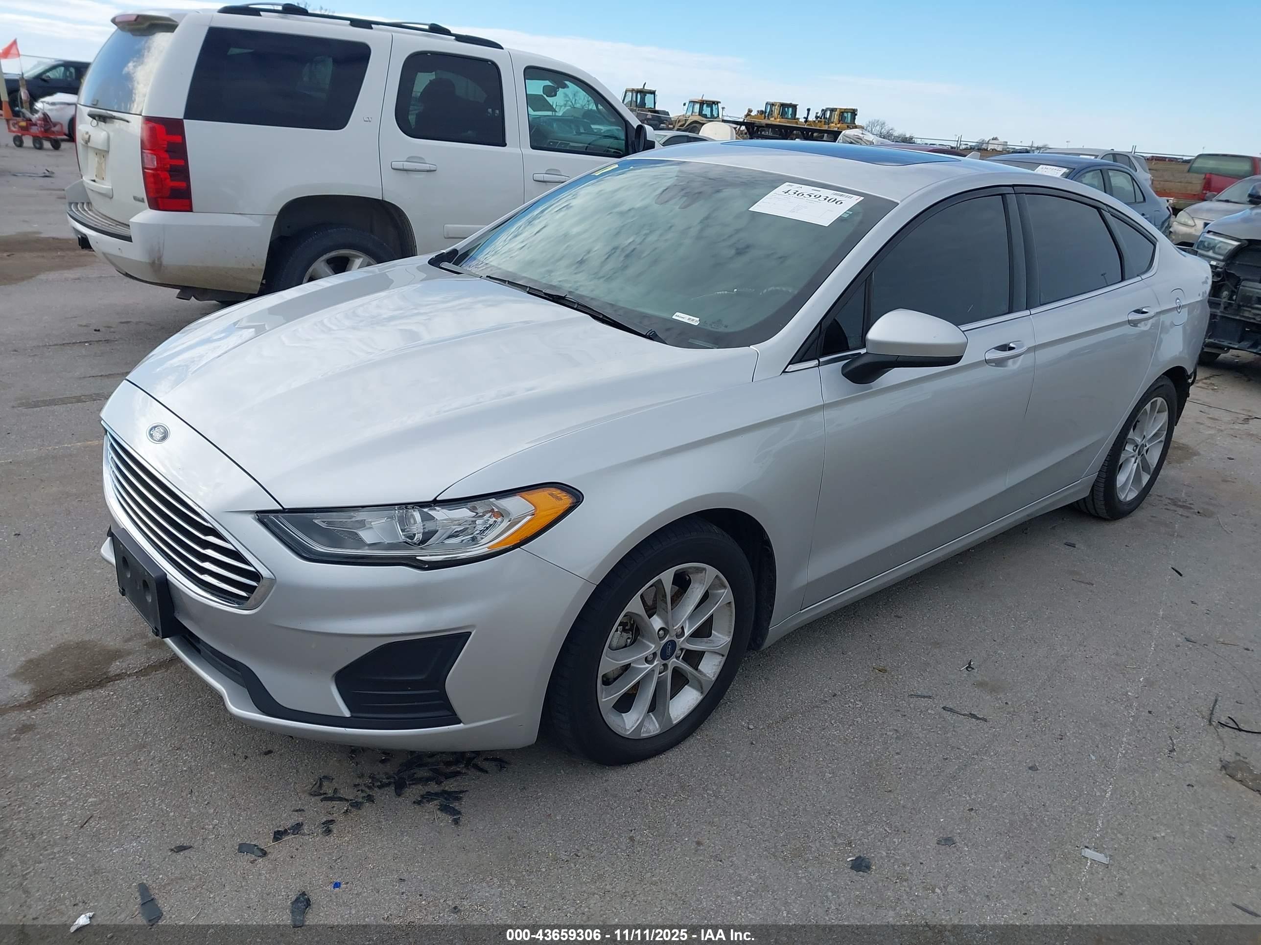 FORD FUSION image 2