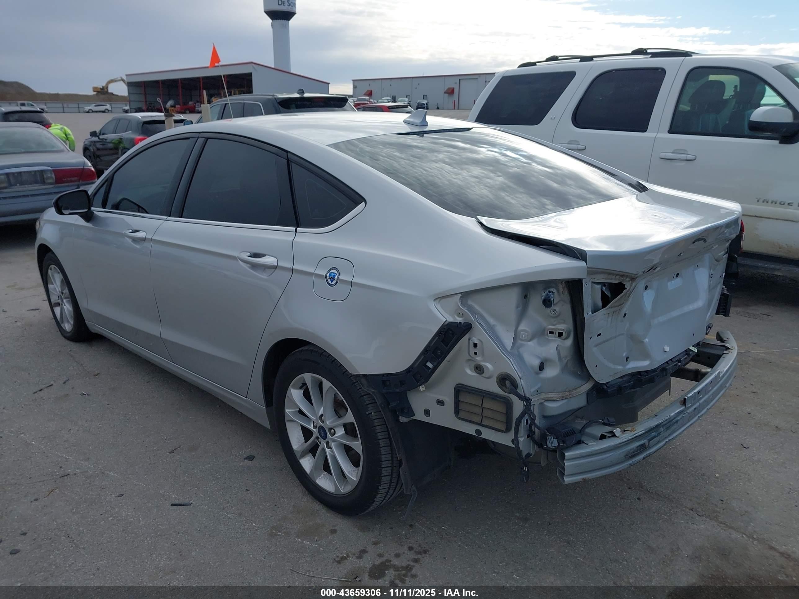 FORD FUSION image 3