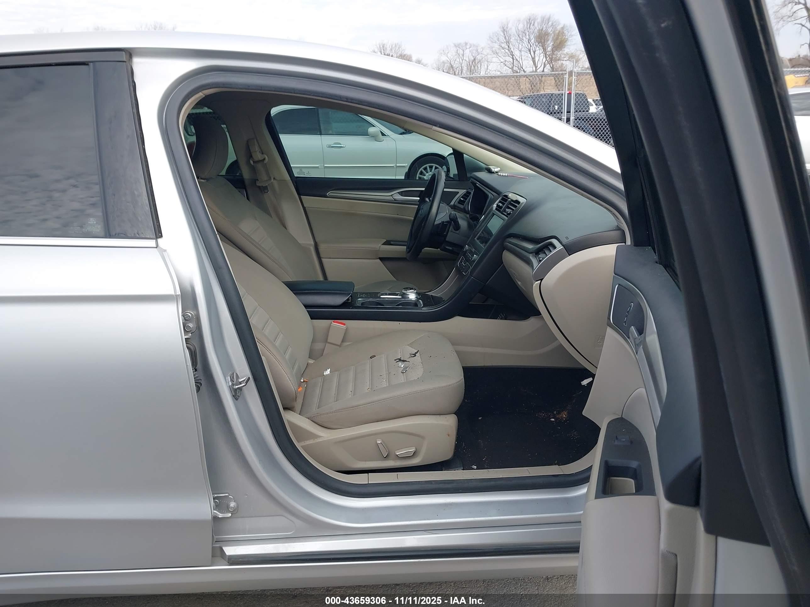 FORD FUSION image 5