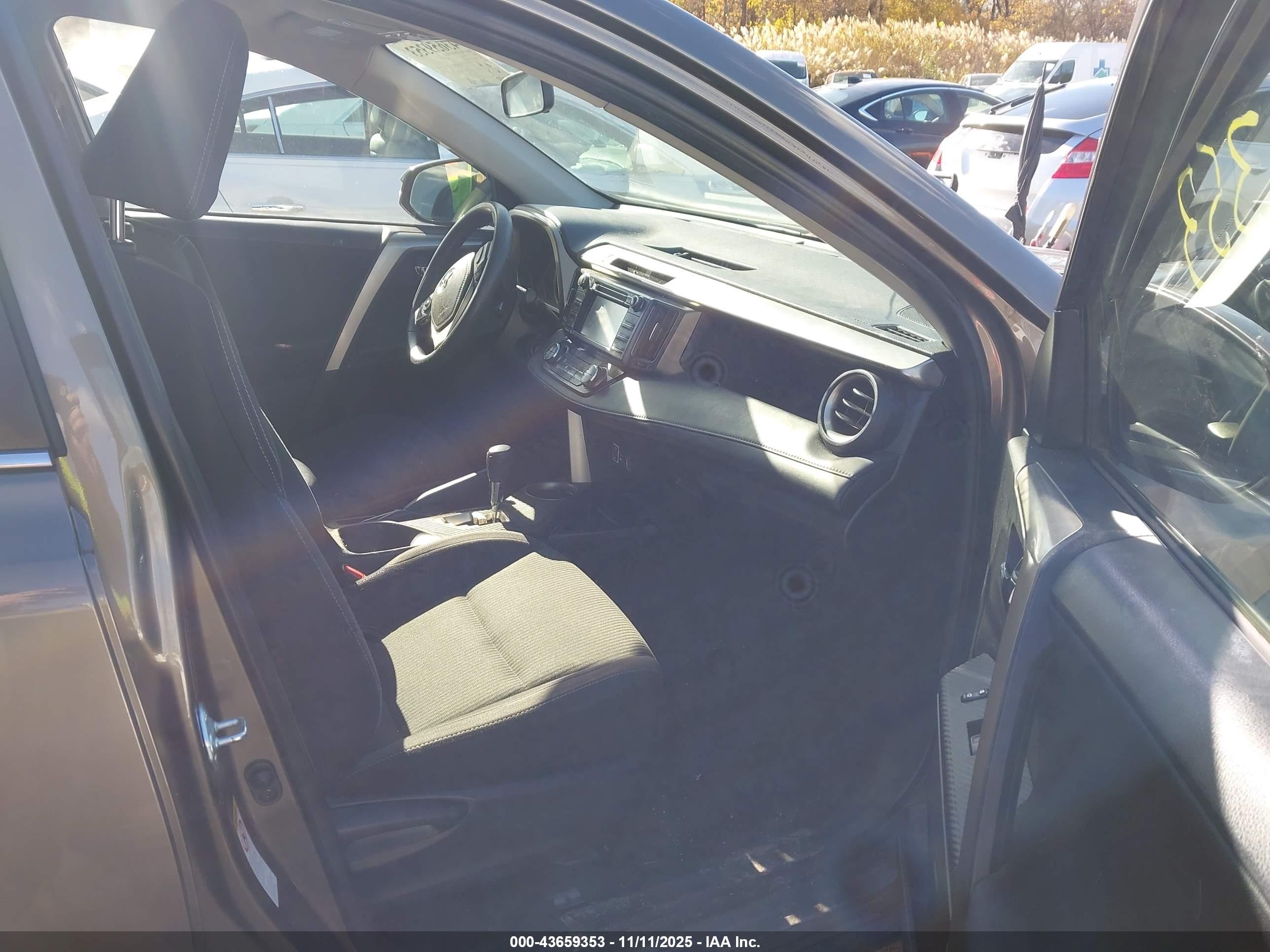 TOYOTA RAV4 image 5