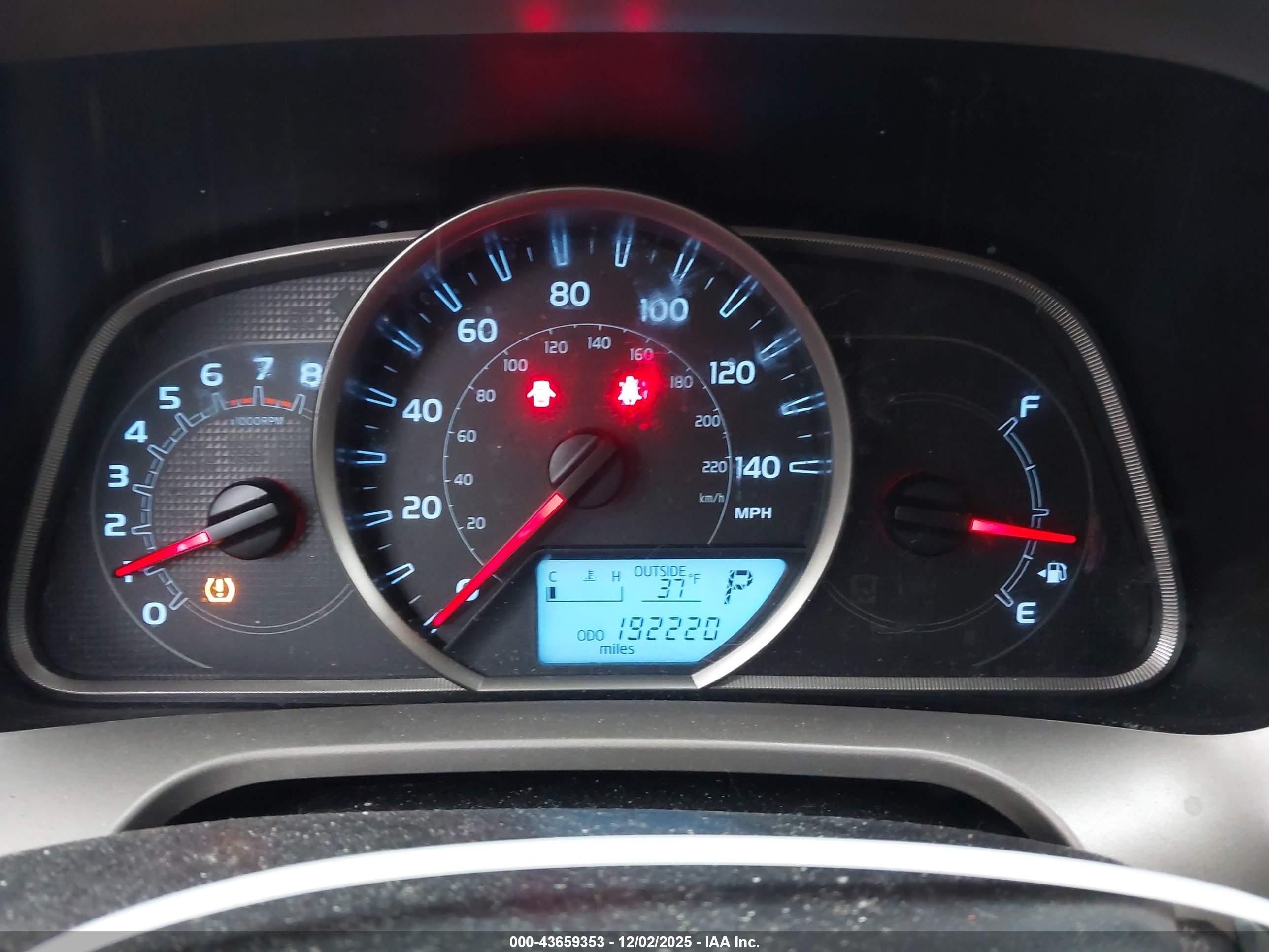 TOYOTA RAV4 image 7