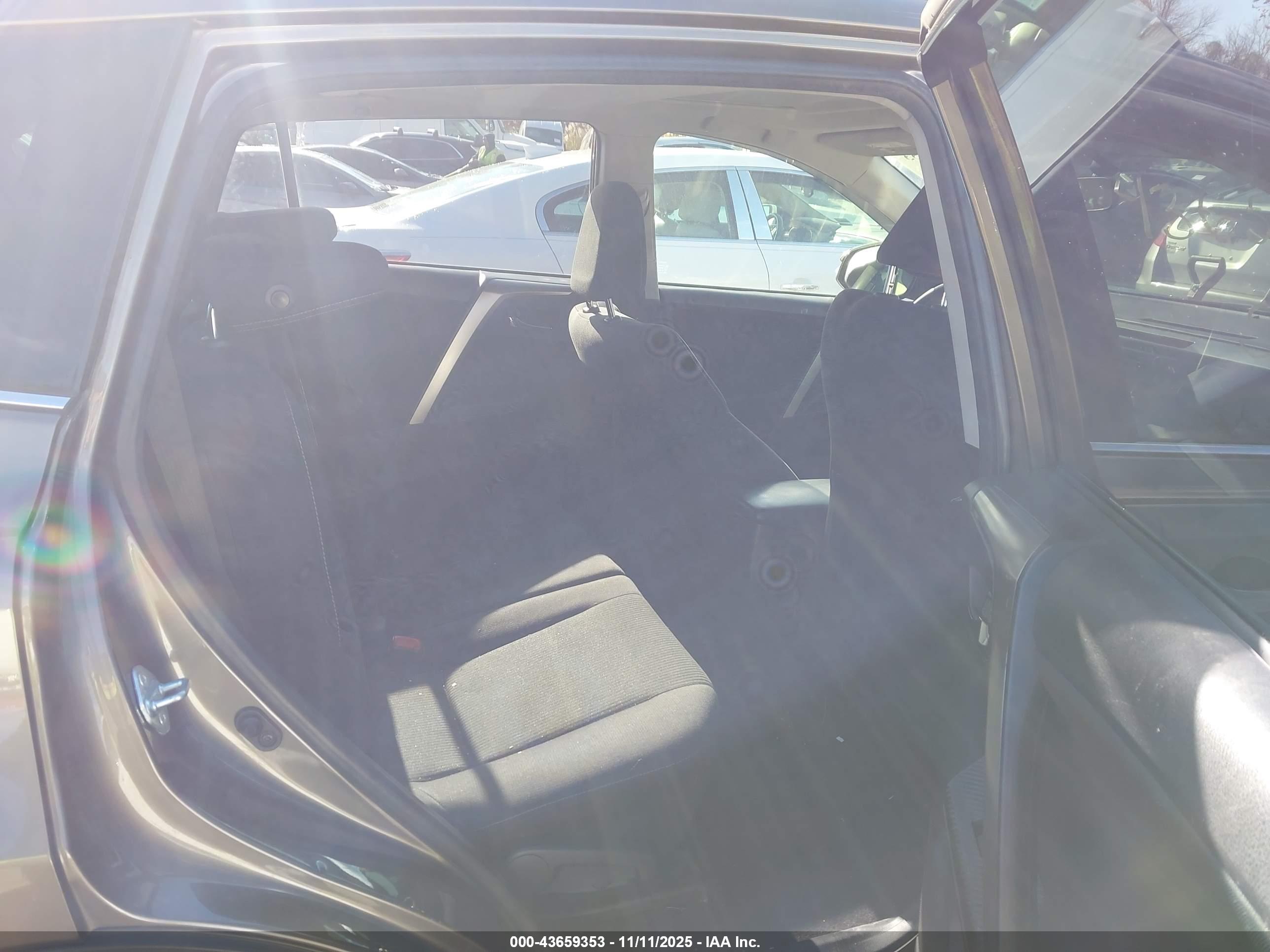 TOYOTA RAV4 image 8