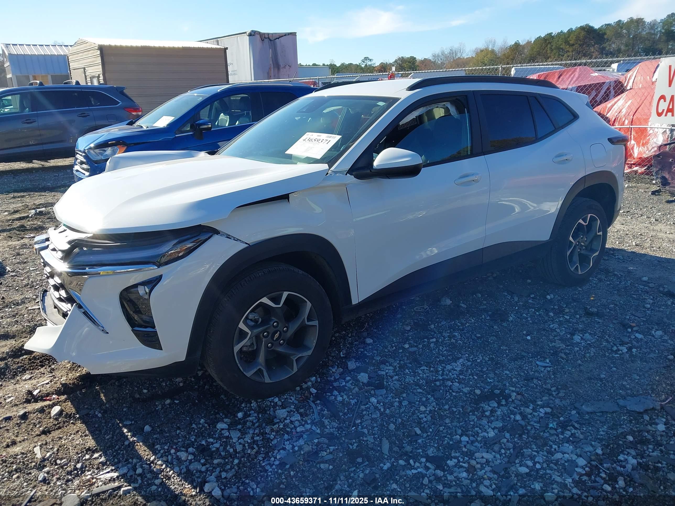 CHEVROLET TRAX image 2